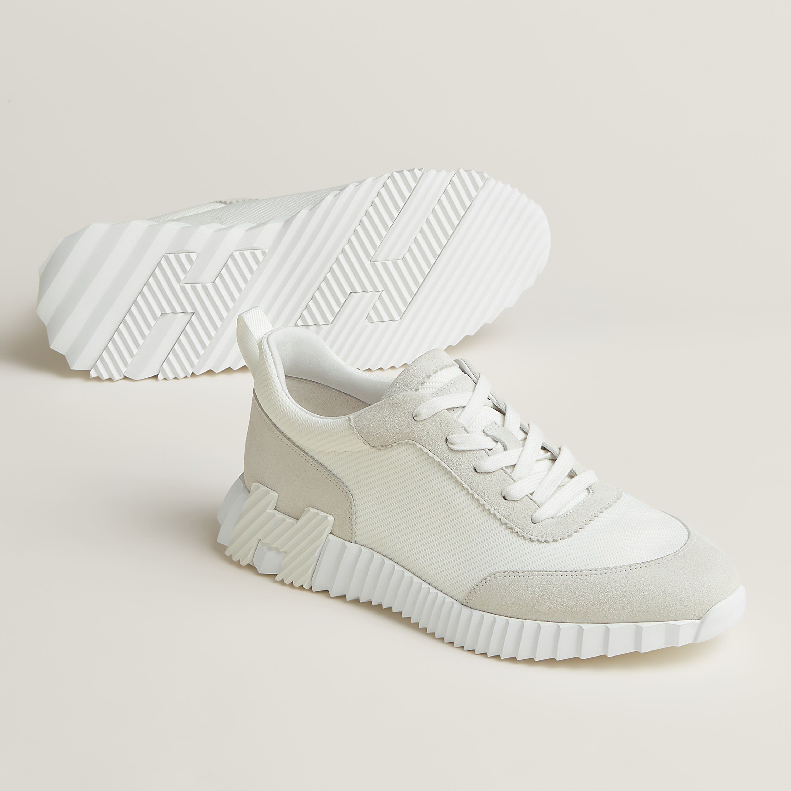 Sneakers Bouncing