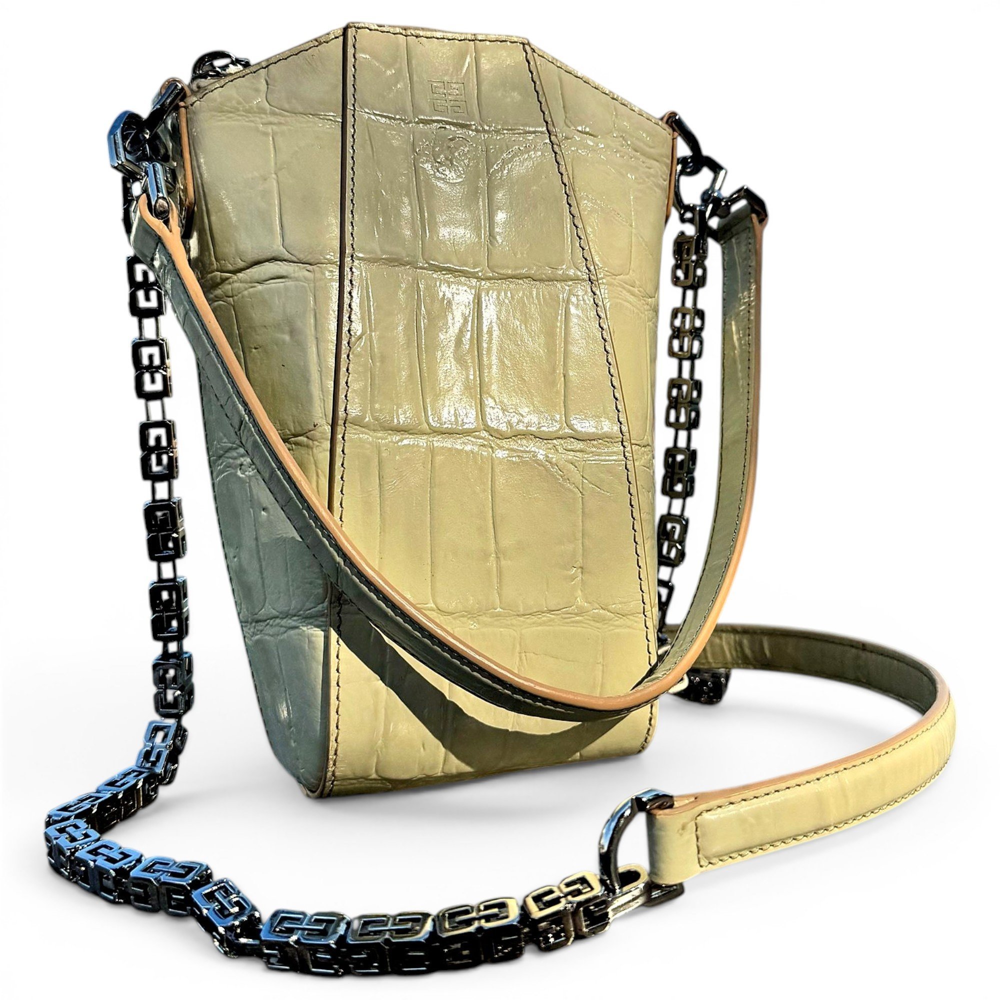 Antigona leather handbag