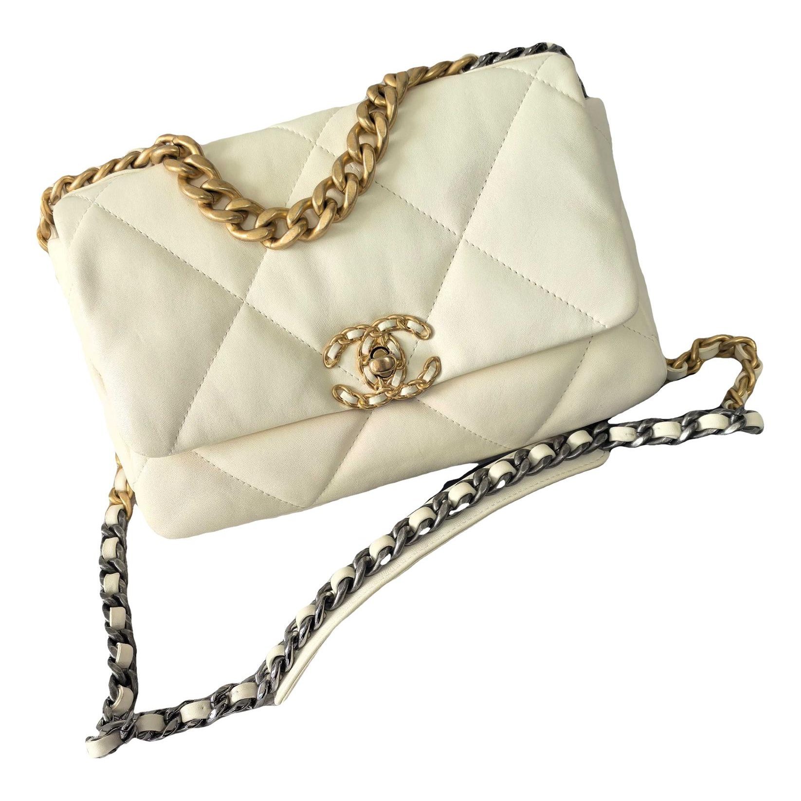 Chanel 19 leather handbag