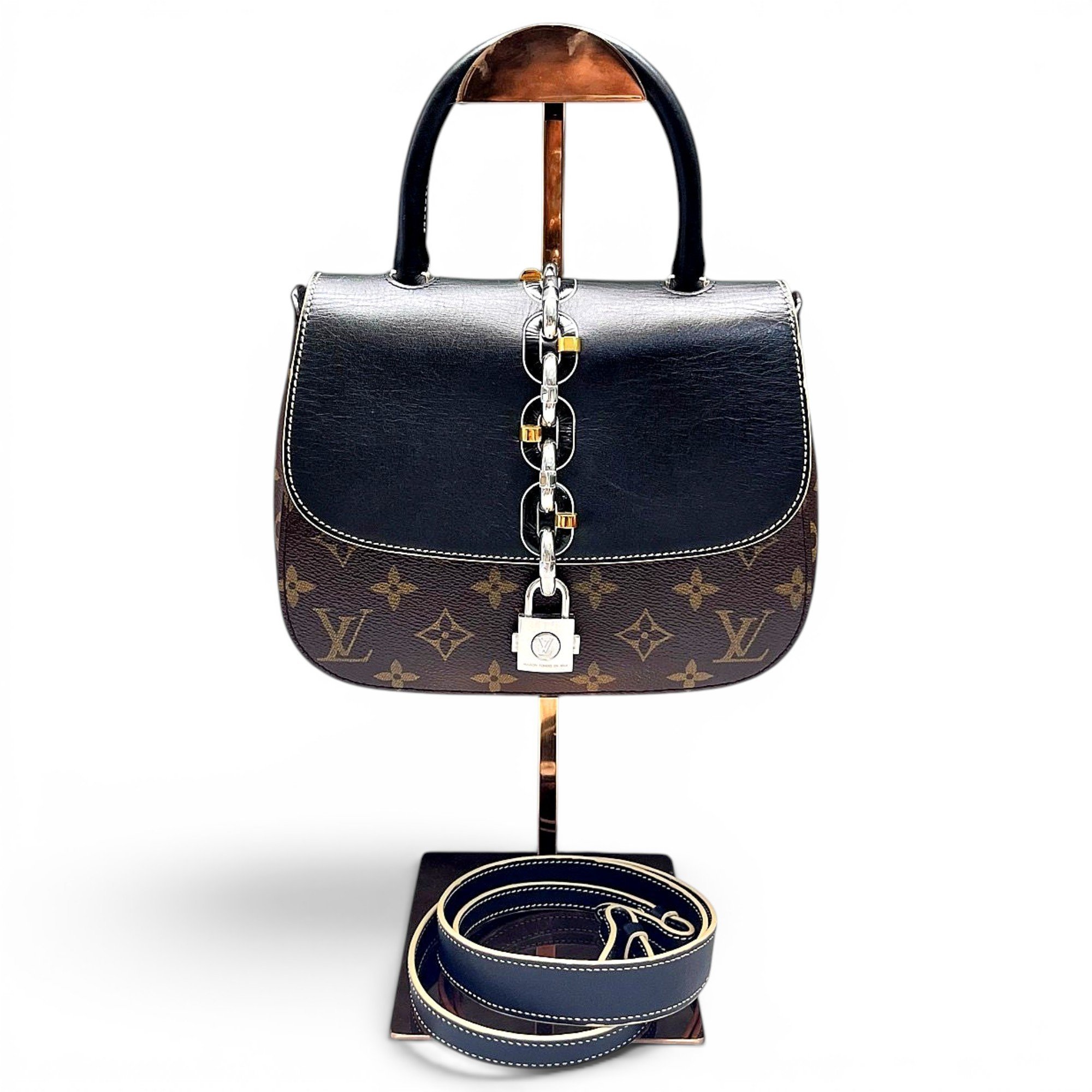 Chain It leather handbag