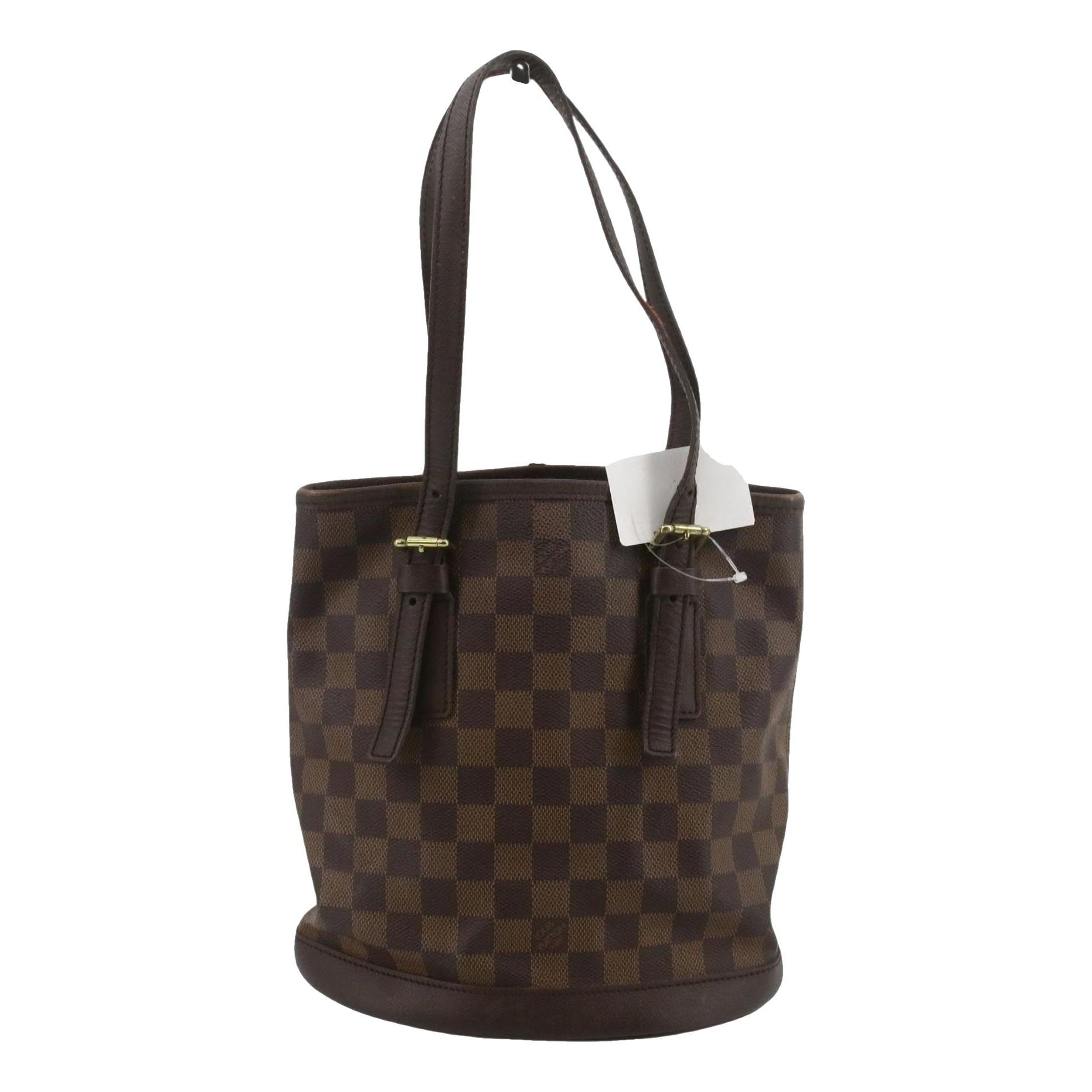 Bucket leather tote