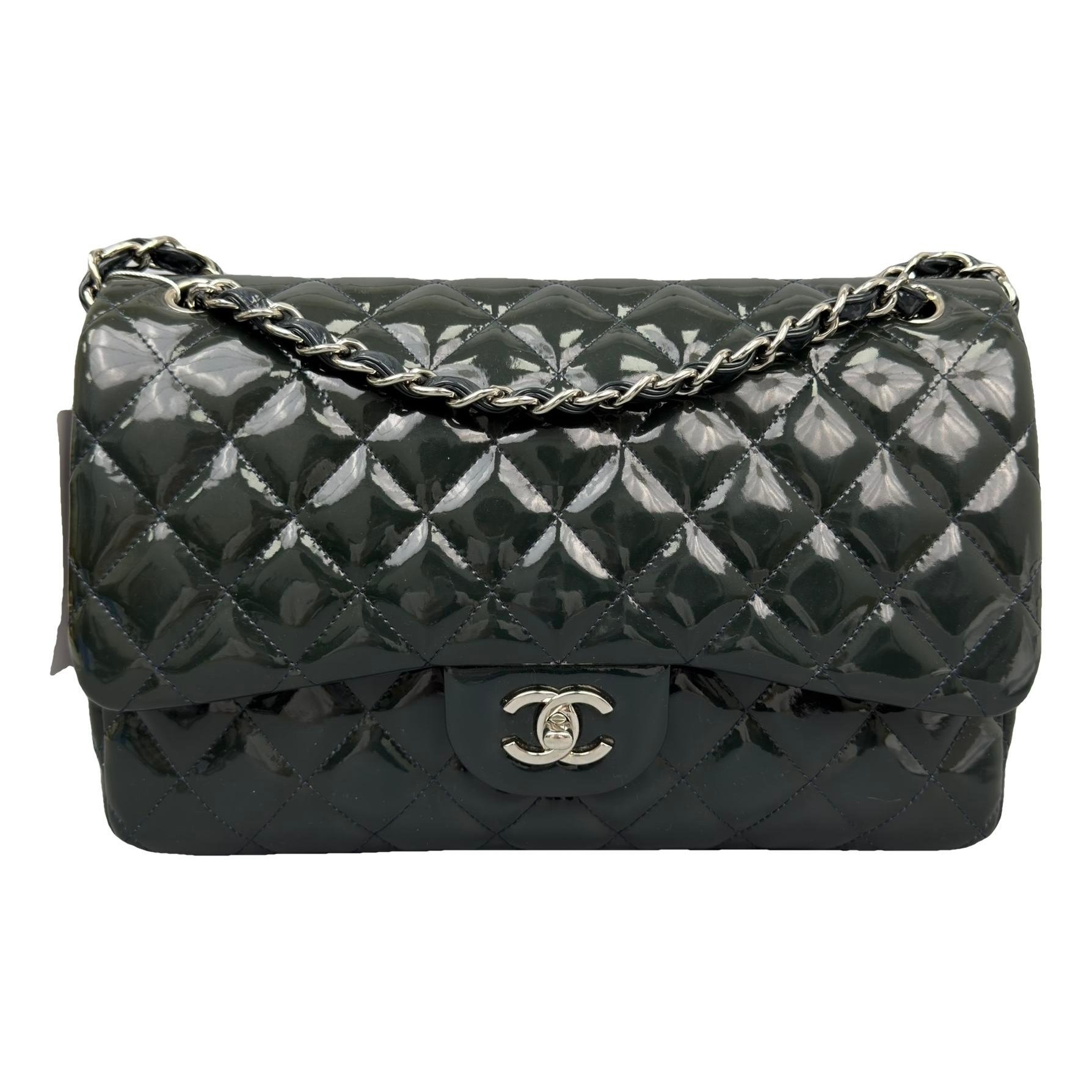 Timeless/Classique patent leather handbag