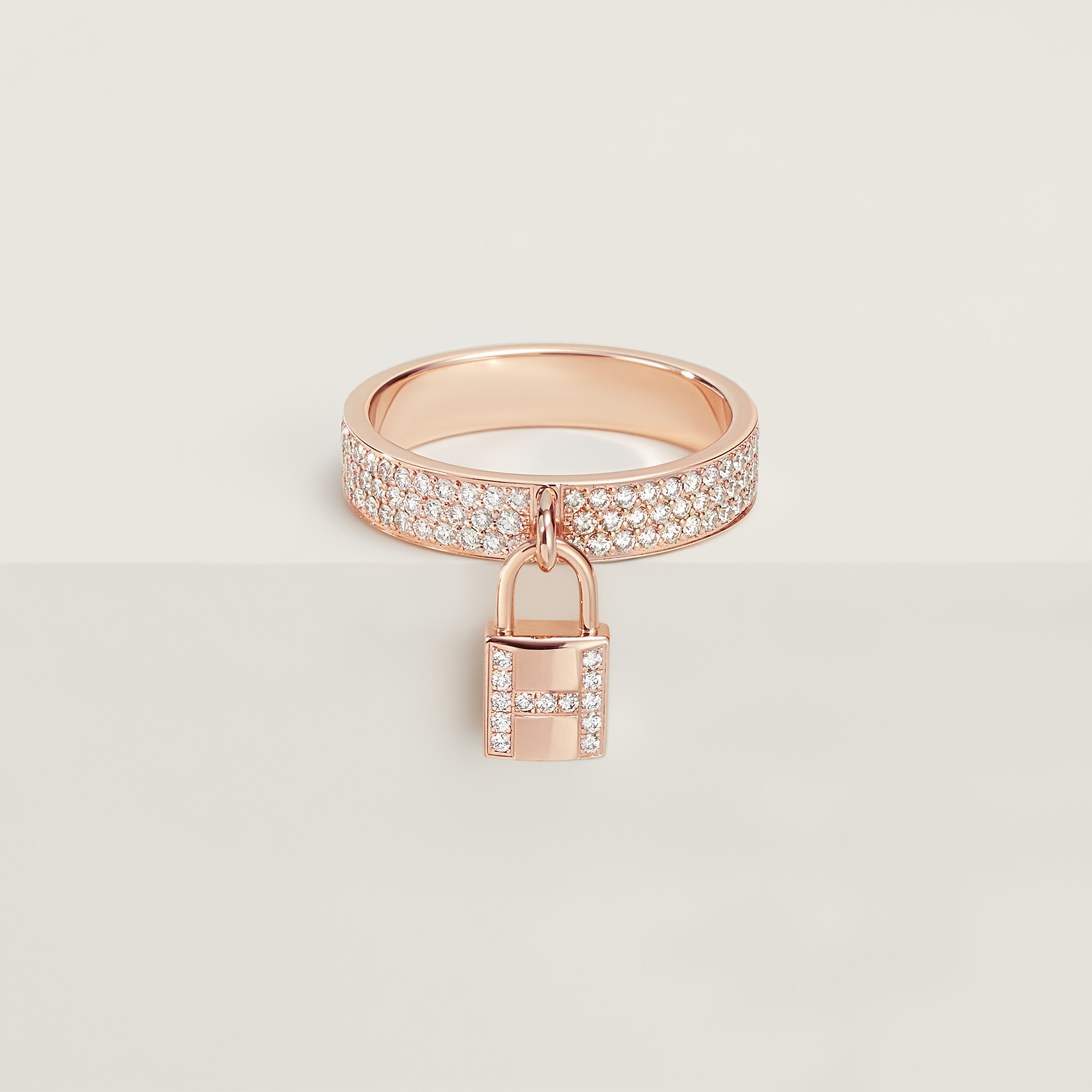 Kelly Clochette ring, medium model