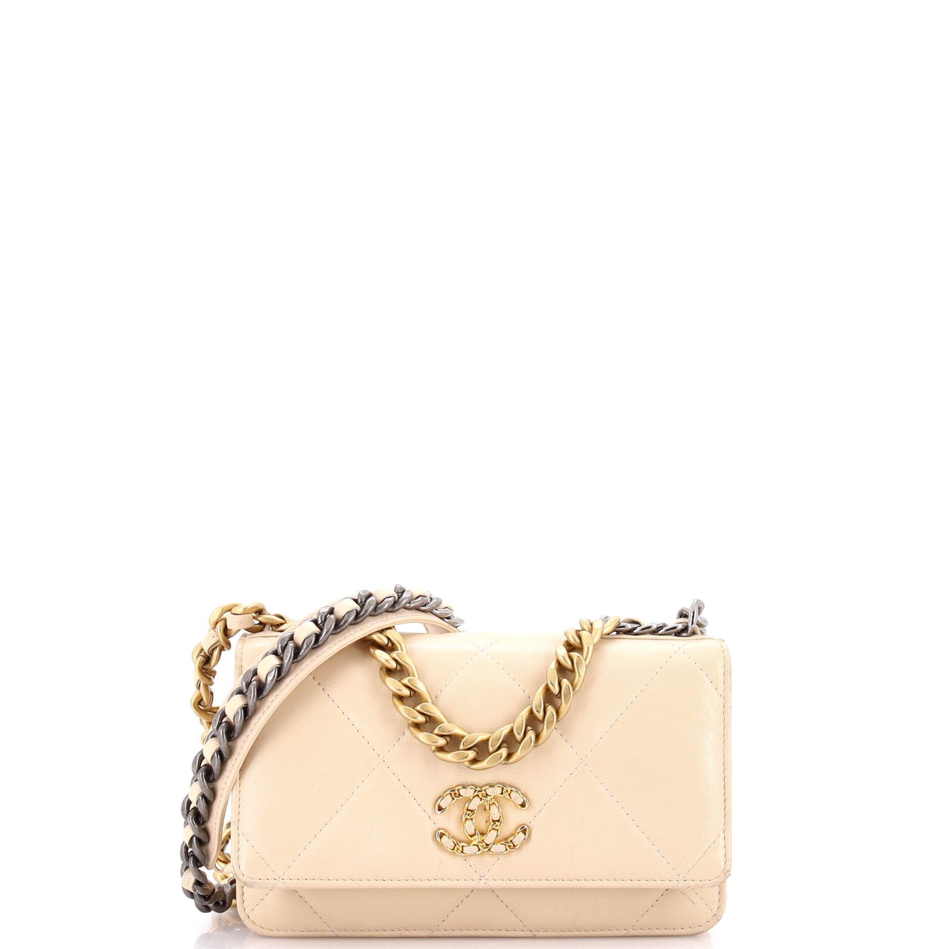 19 Wallet on Chain Quilted Lambskin