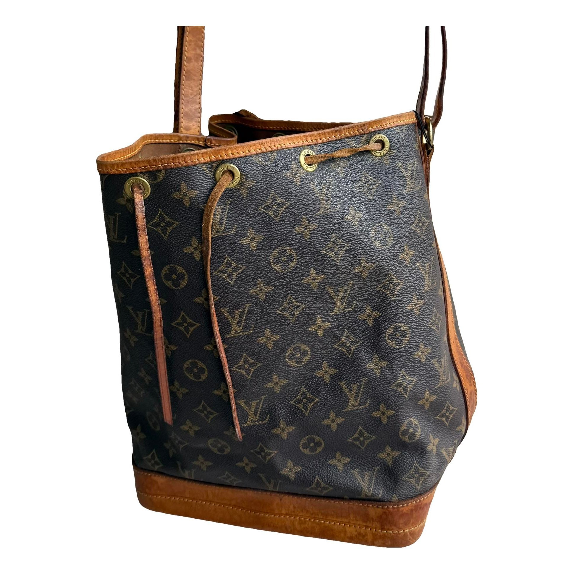 Noé leather handbag