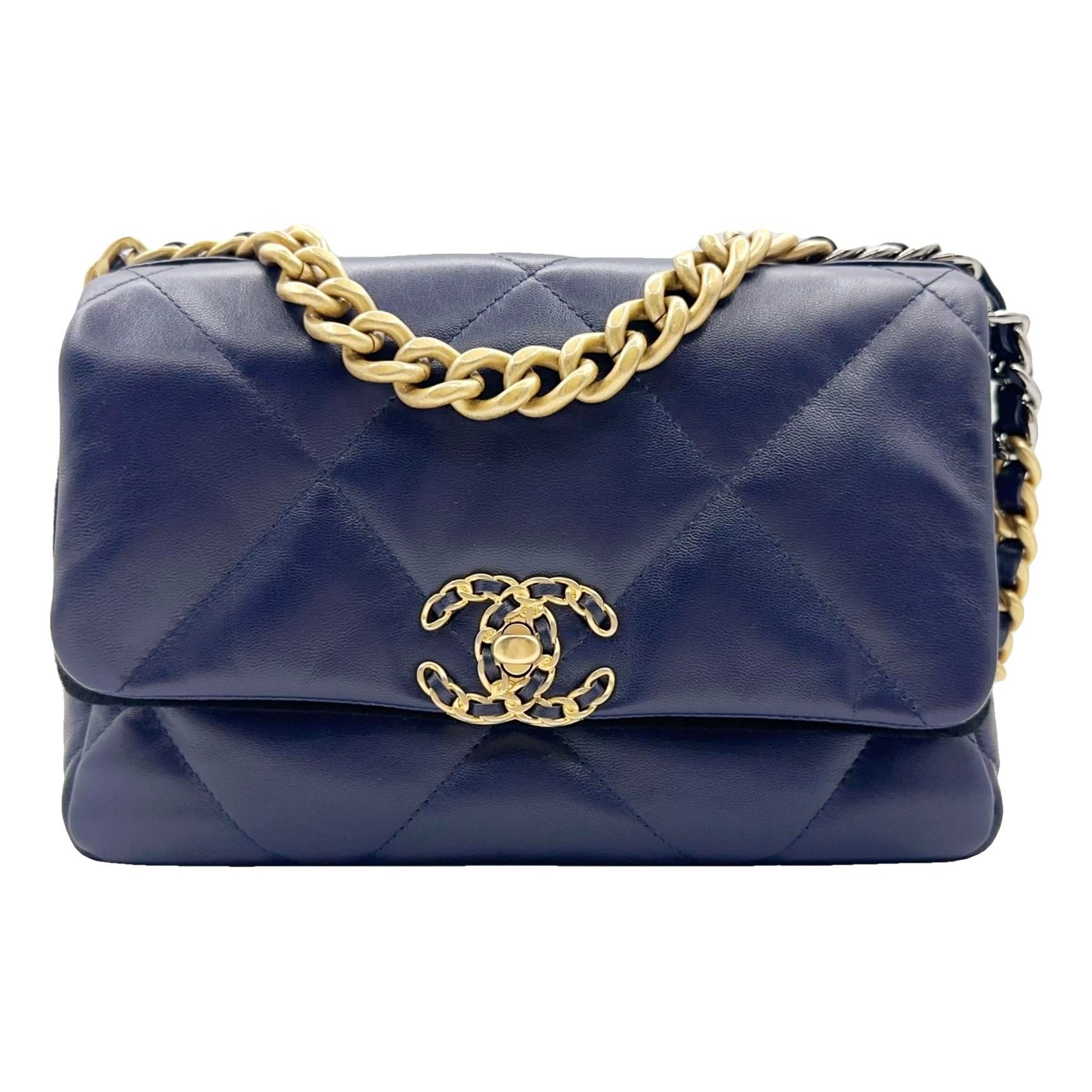 Chanel 19 leather handbag