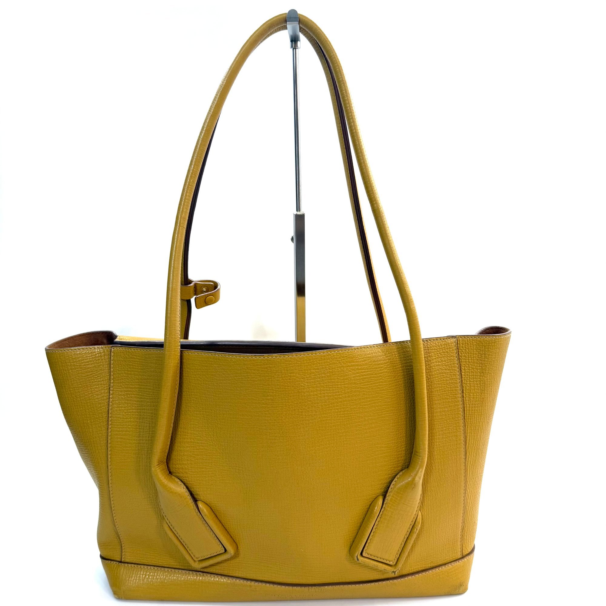 Bottega Veneta Andiamo leather handbag