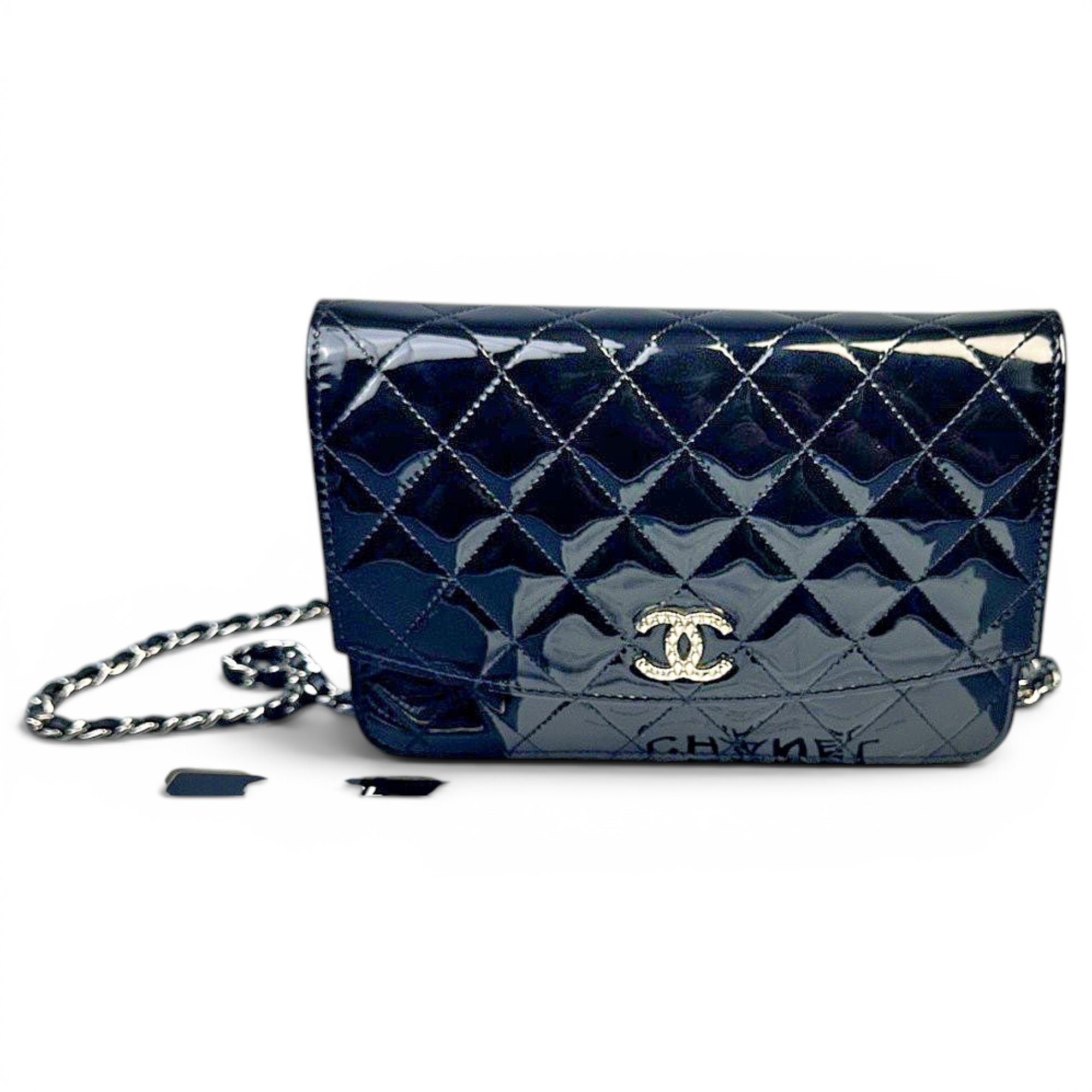 Wallet On Chain Timeless/Classique patent leather crossbody bag
