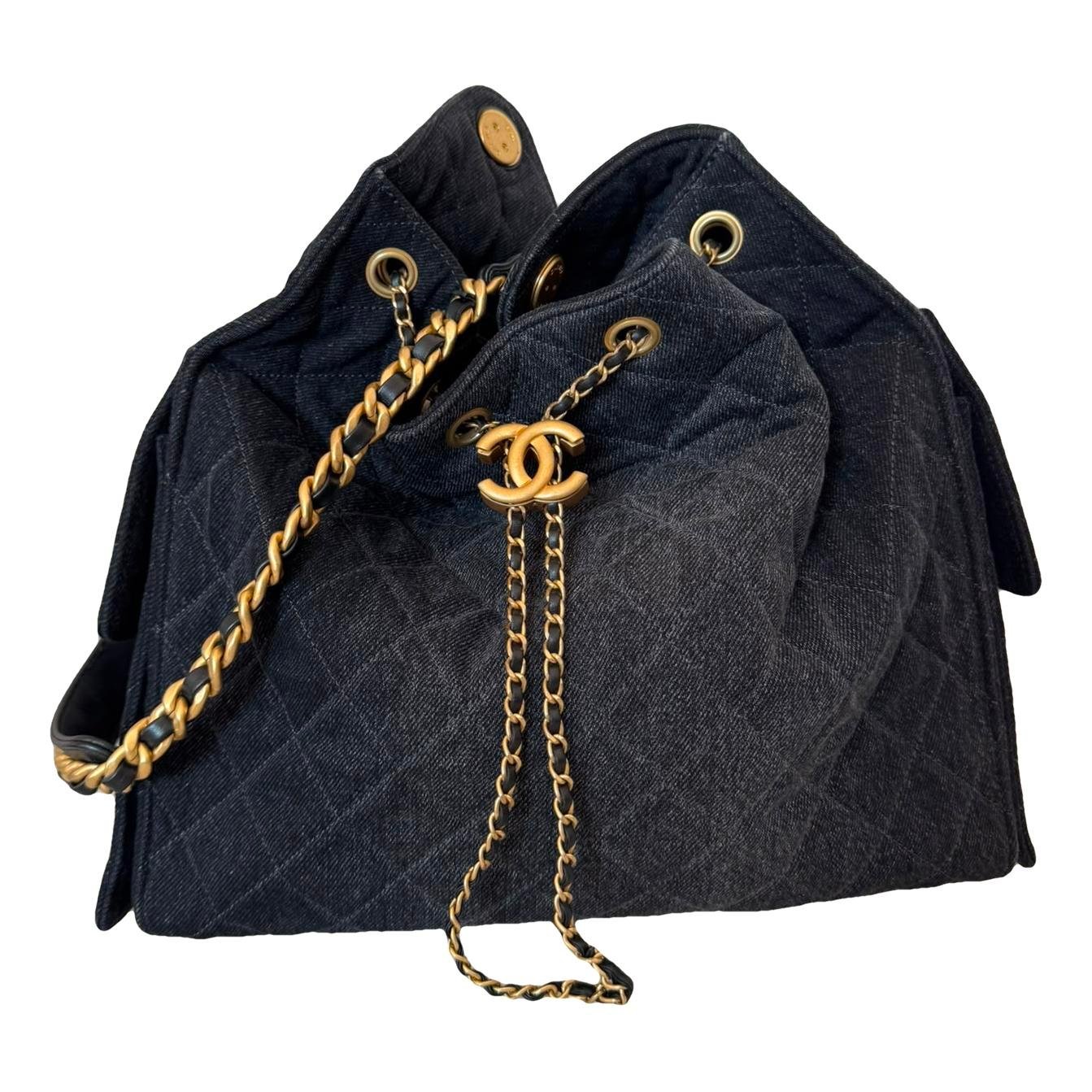 Chanel 25 handbag