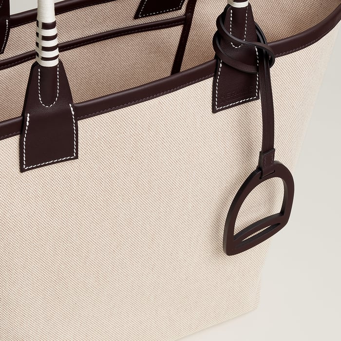 Steeple 28 Bag