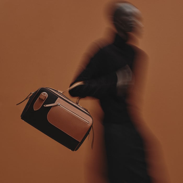 Noir Long Courrier Bag