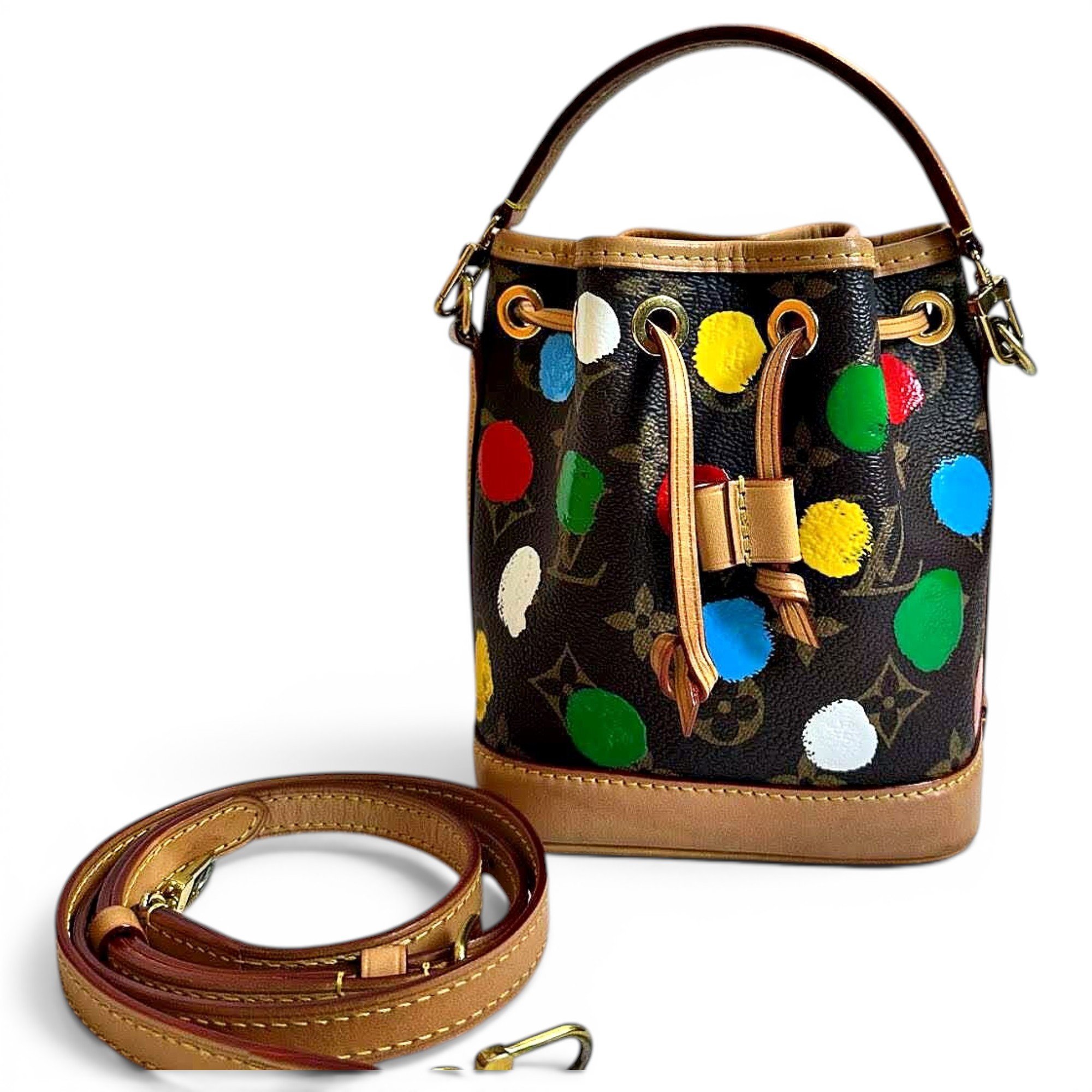 Nano Noé leather handbag
