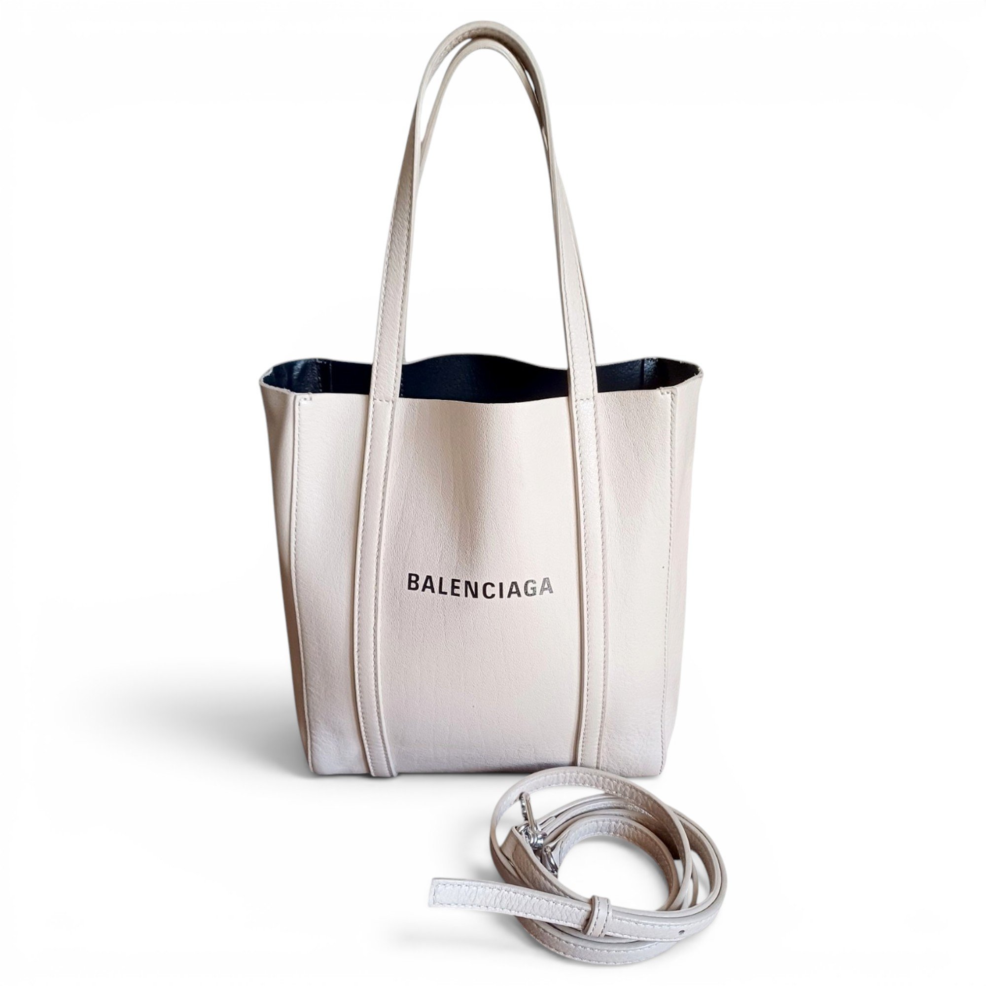 Everyday leather handbag
