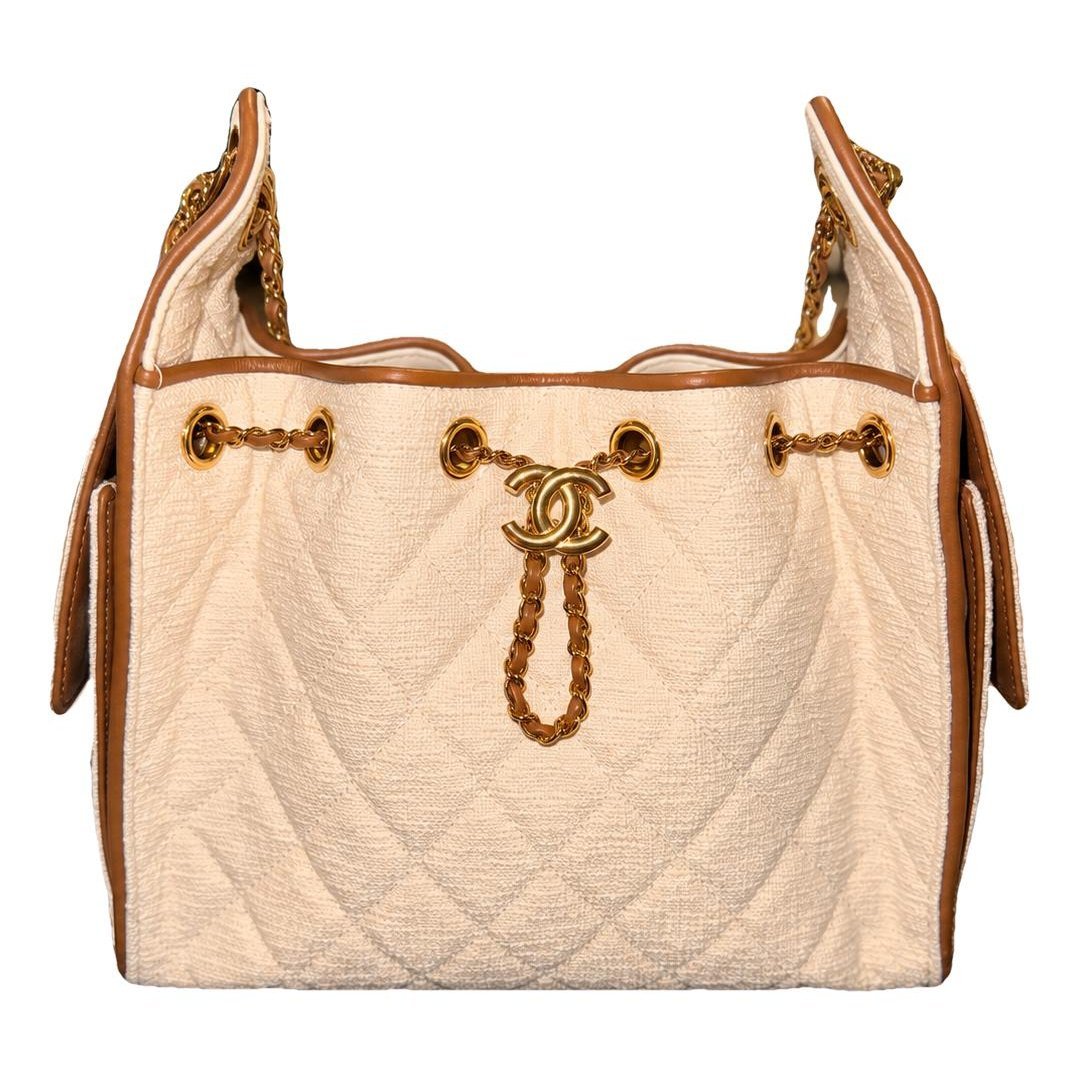 Chanel 25 cloth bag