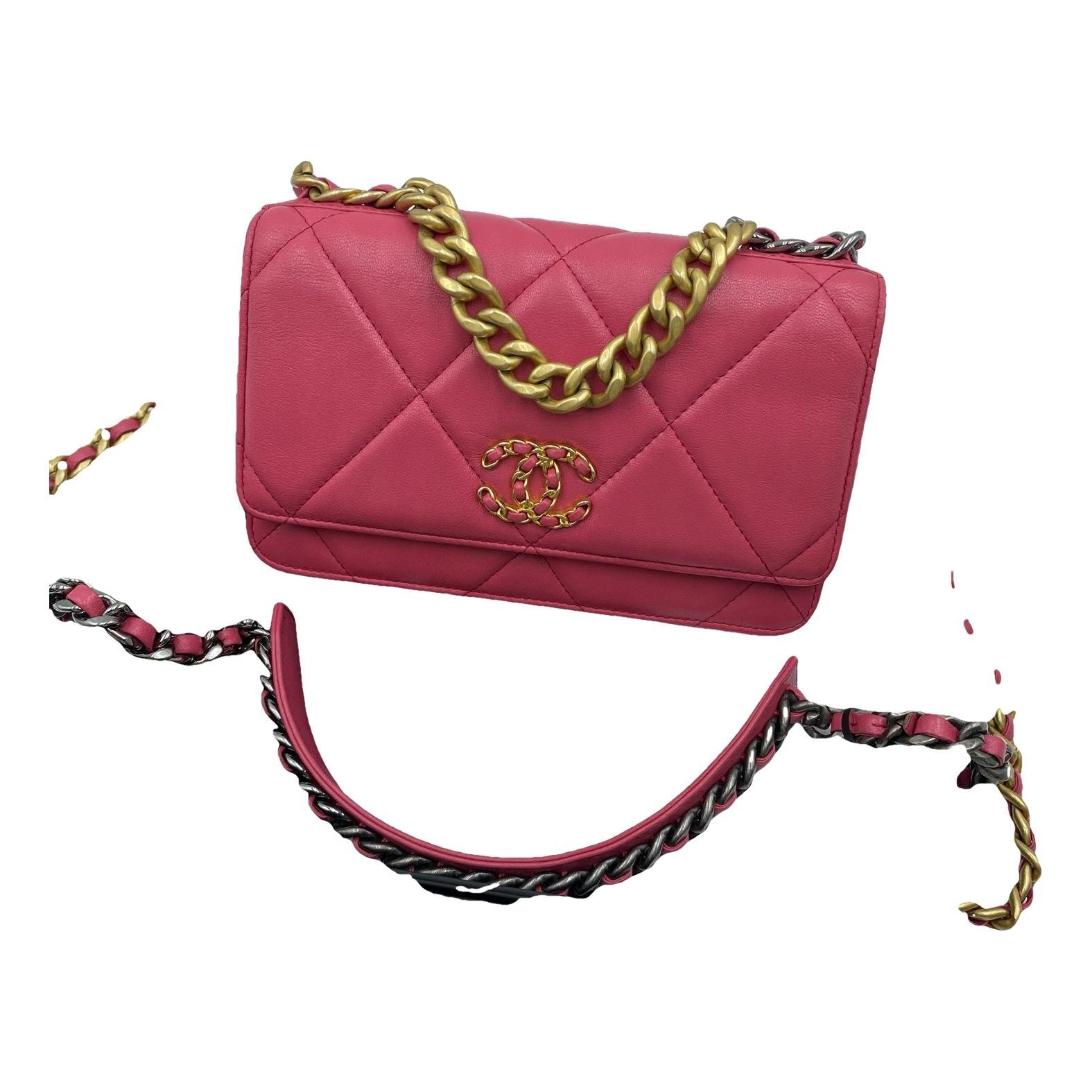 Wallet On Chain Chanel 19 leather handbag