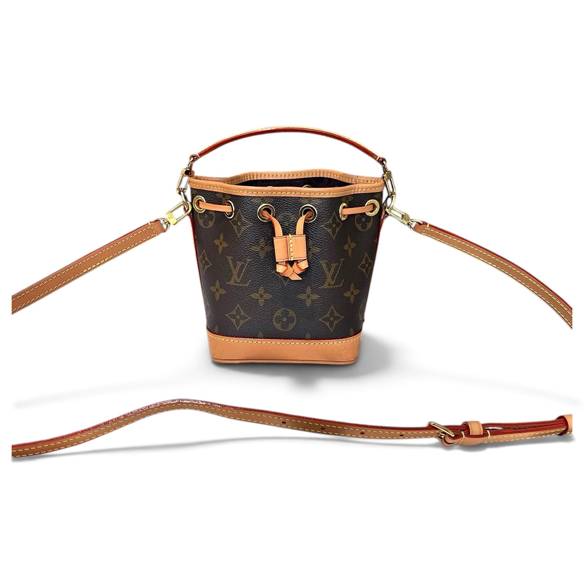 Nano Noé leather handbag