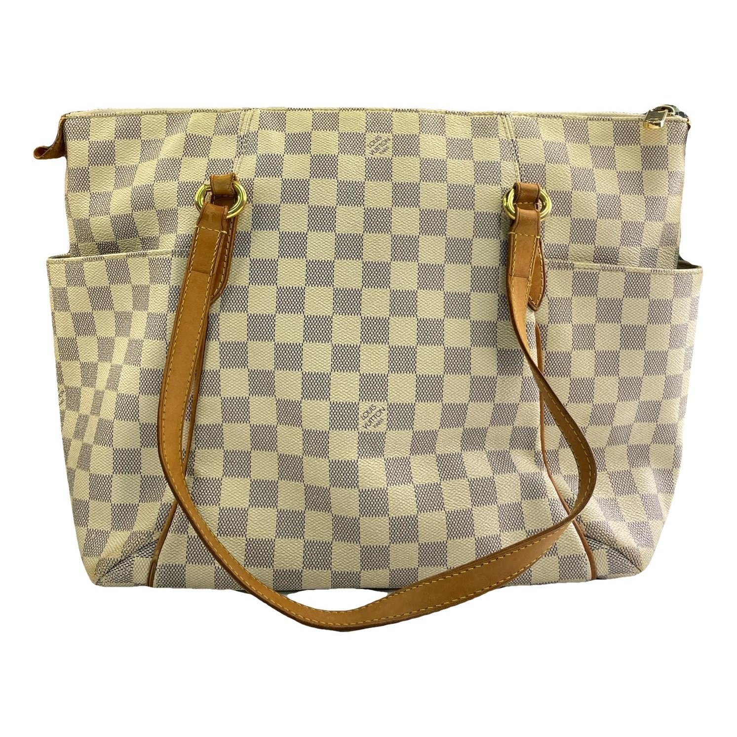 Totally leather handbag