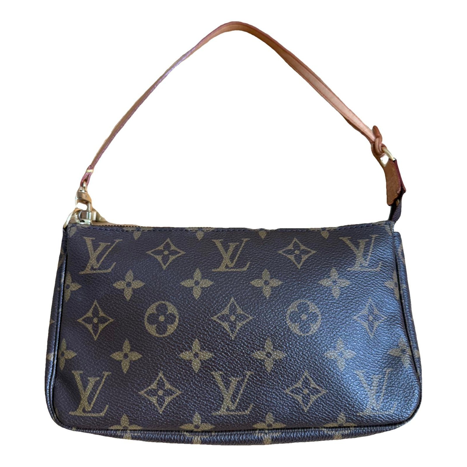 Pochette Accessoire leather handbag