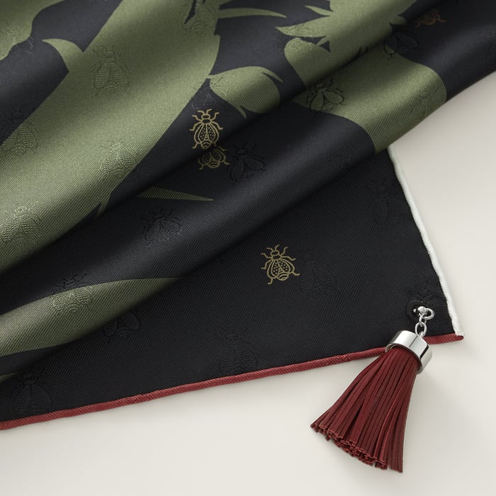 Bouquet Final Leather Tassel Scarf 90