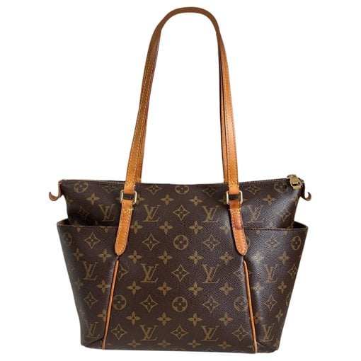 Totally leather handbag