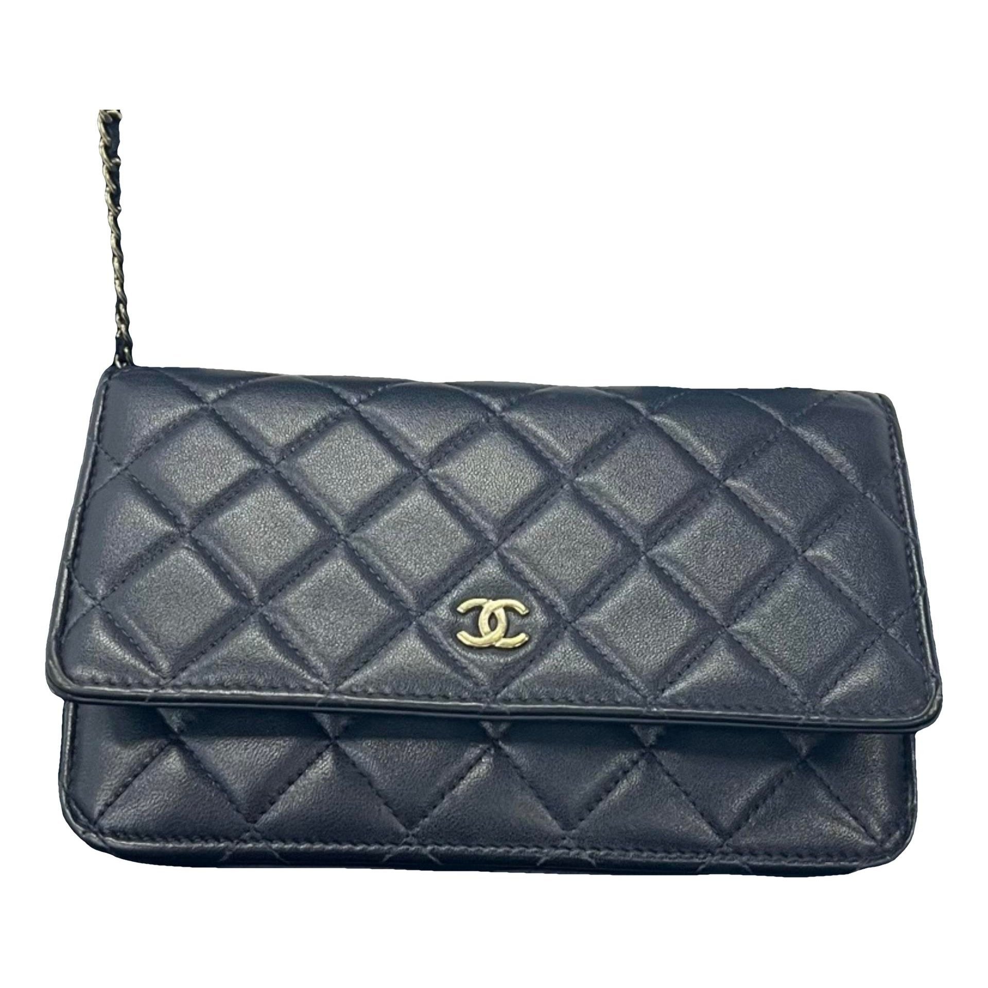 Wallet On Chain Timeless/Classique leather crossbody bag