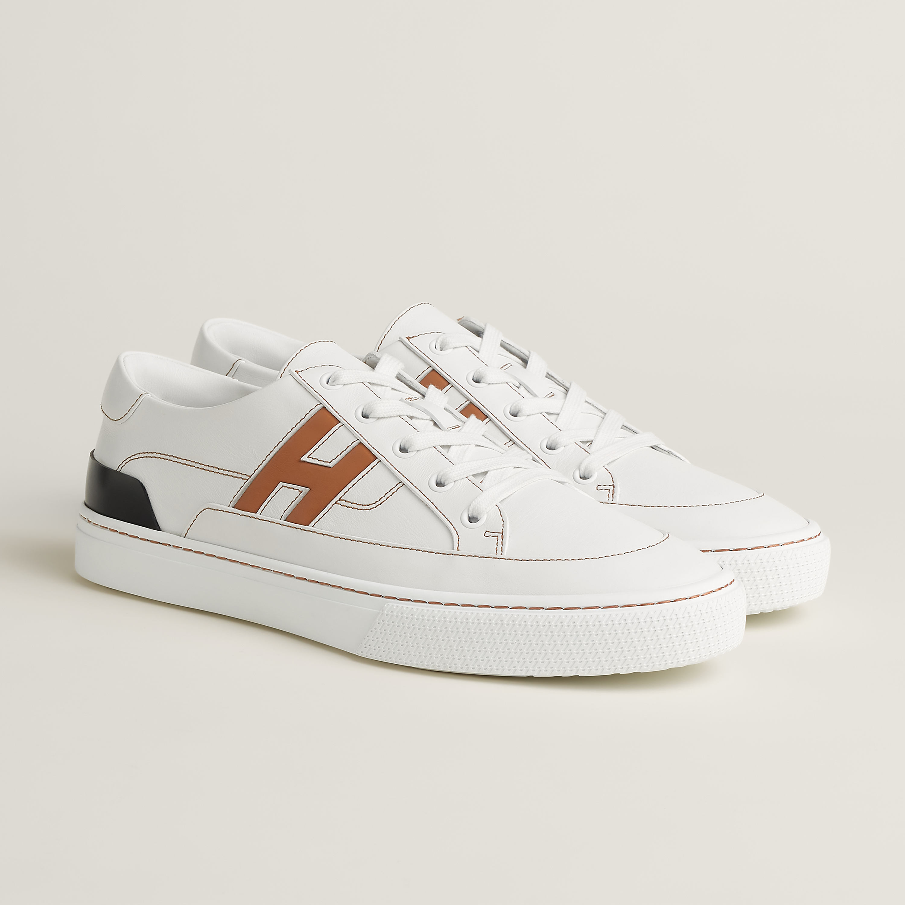 Deep sneaker