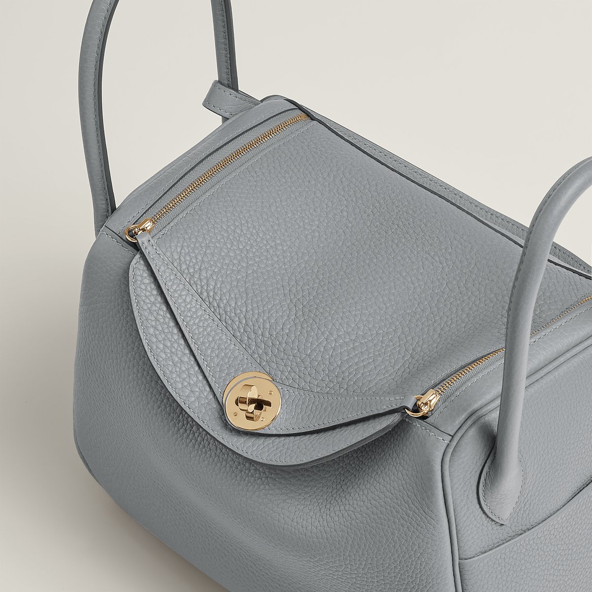 Hermès Lindy 26 bag Gris Pantin Clemence Leather | BagUSeek