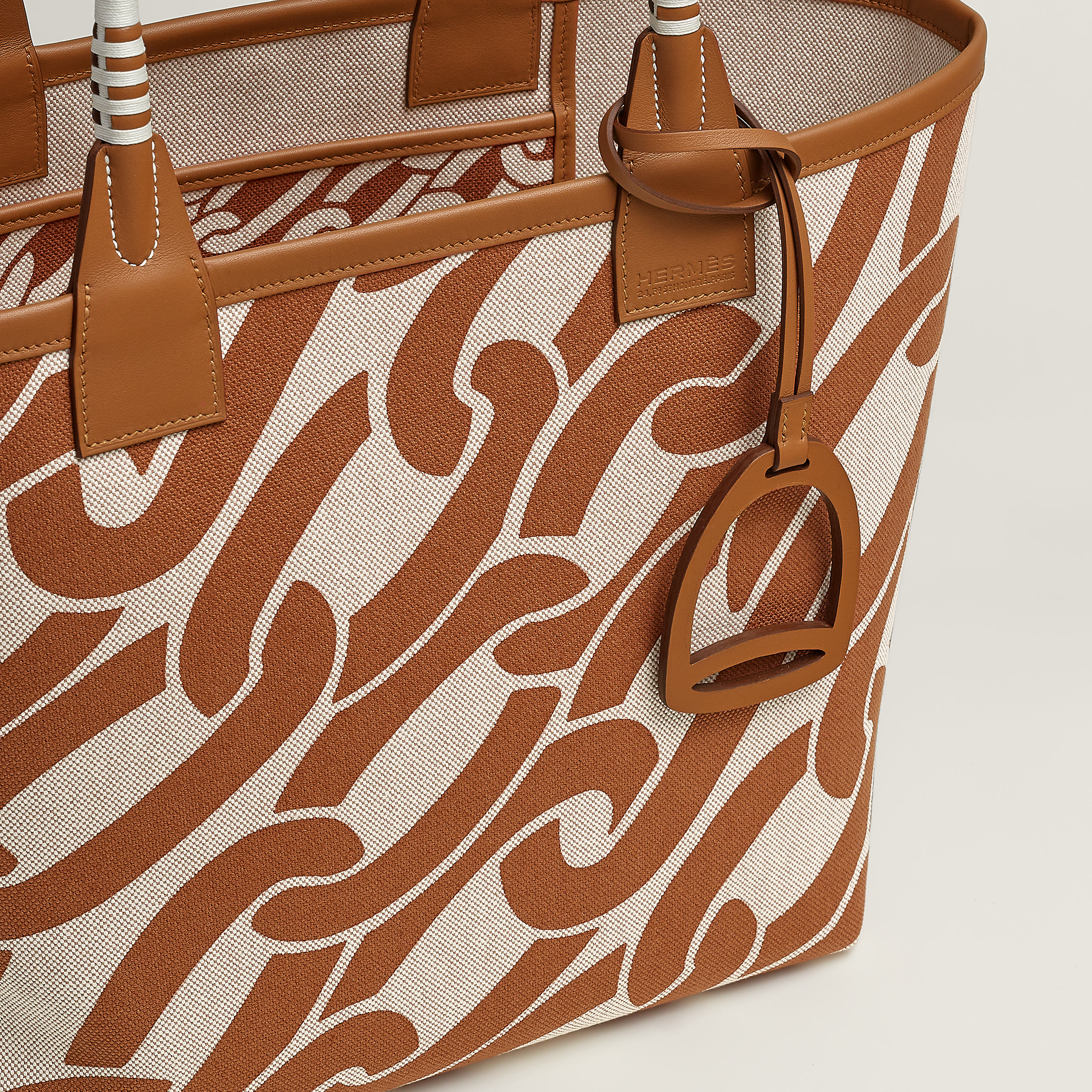 Hermès Steeple 28 detail showing trim and equestrian accents