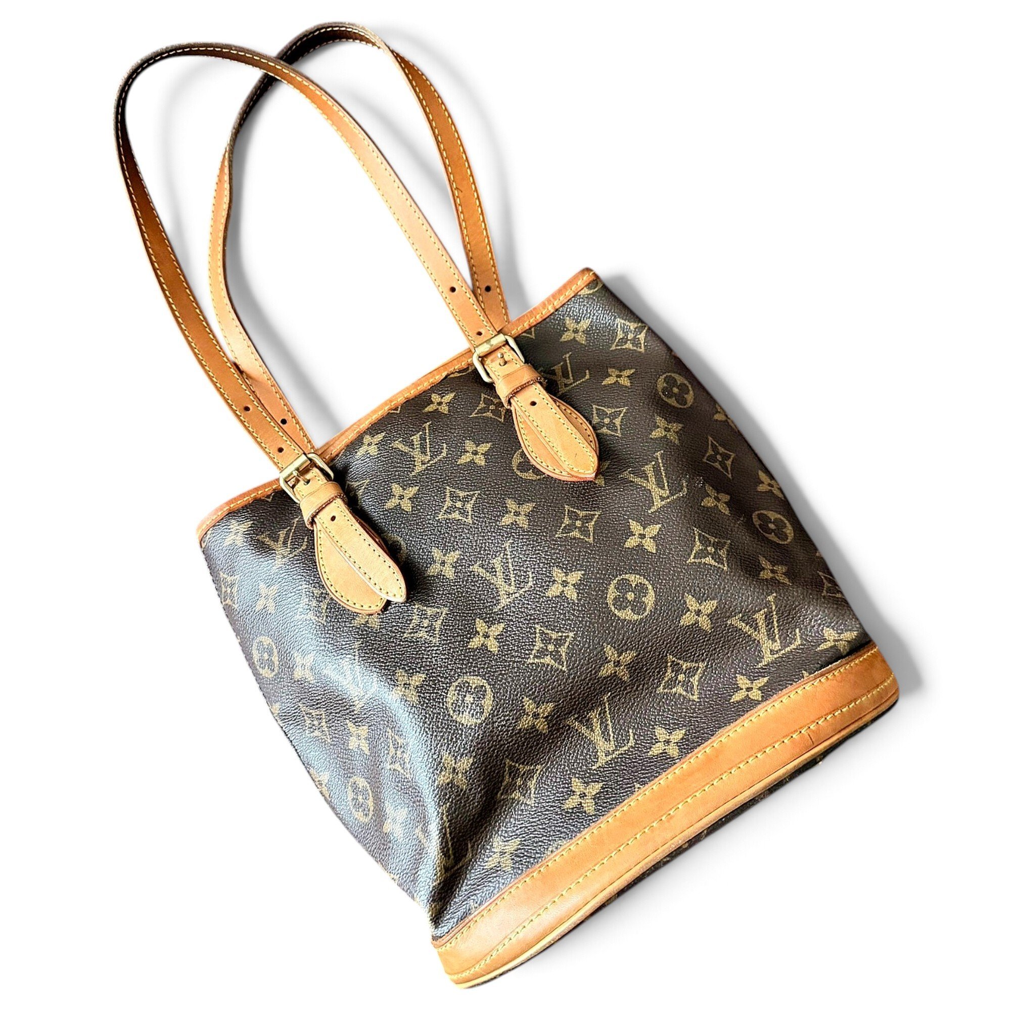 Bucket leather handbag