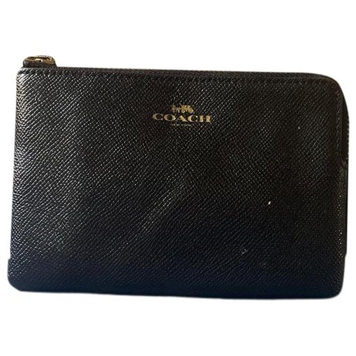 Signature Sufflette patent leather clutch bag