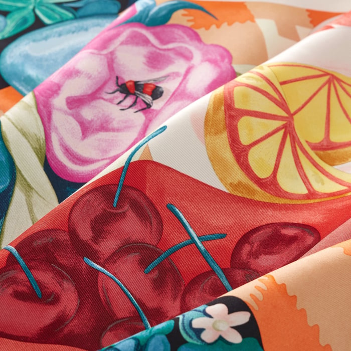 Un Carre Sur l'Herbe Scarf 90