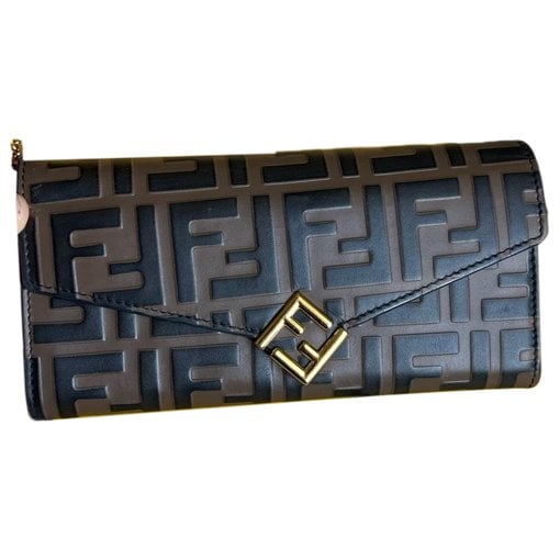 Wallet On Chain leather crossbody bag