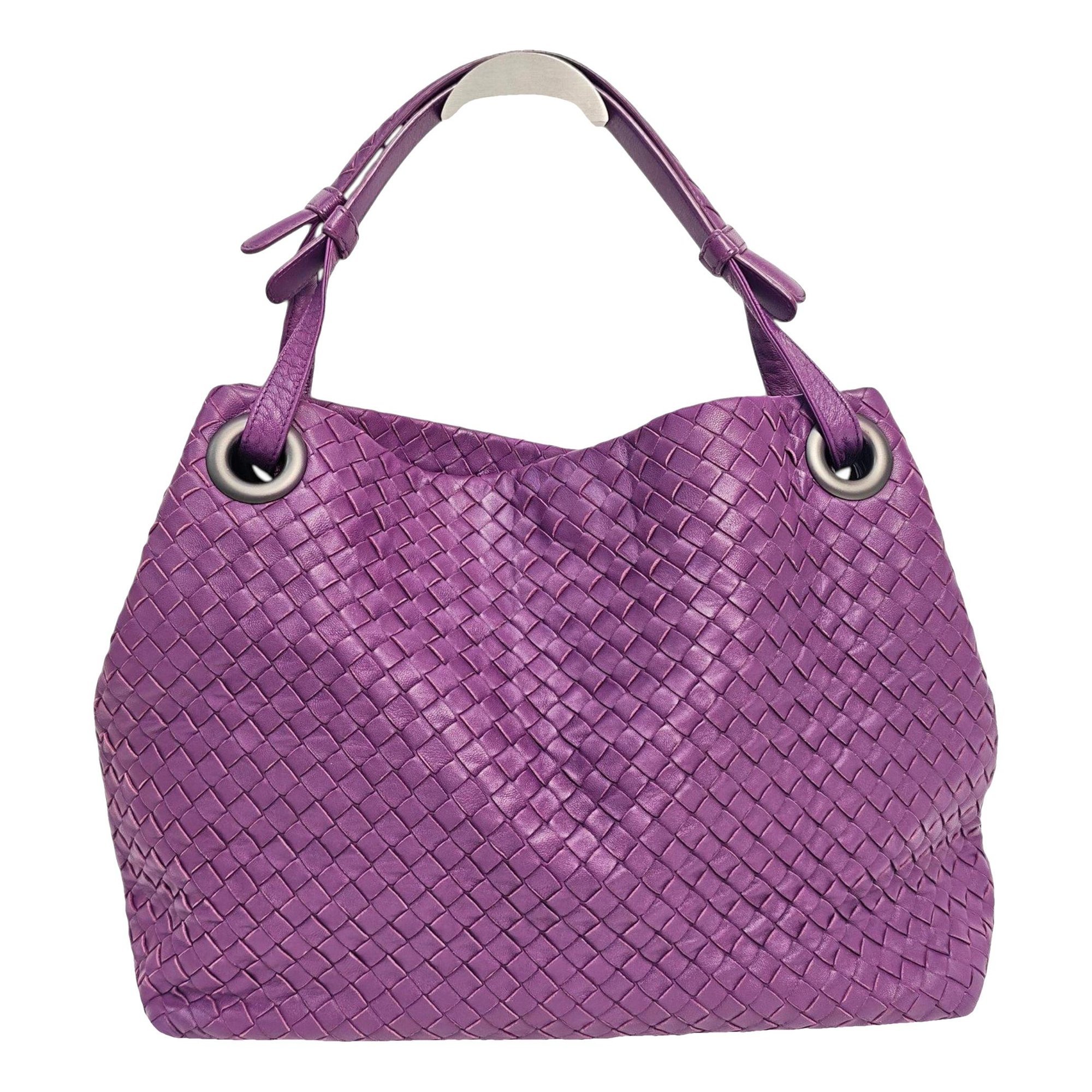 Veneta leather handbag