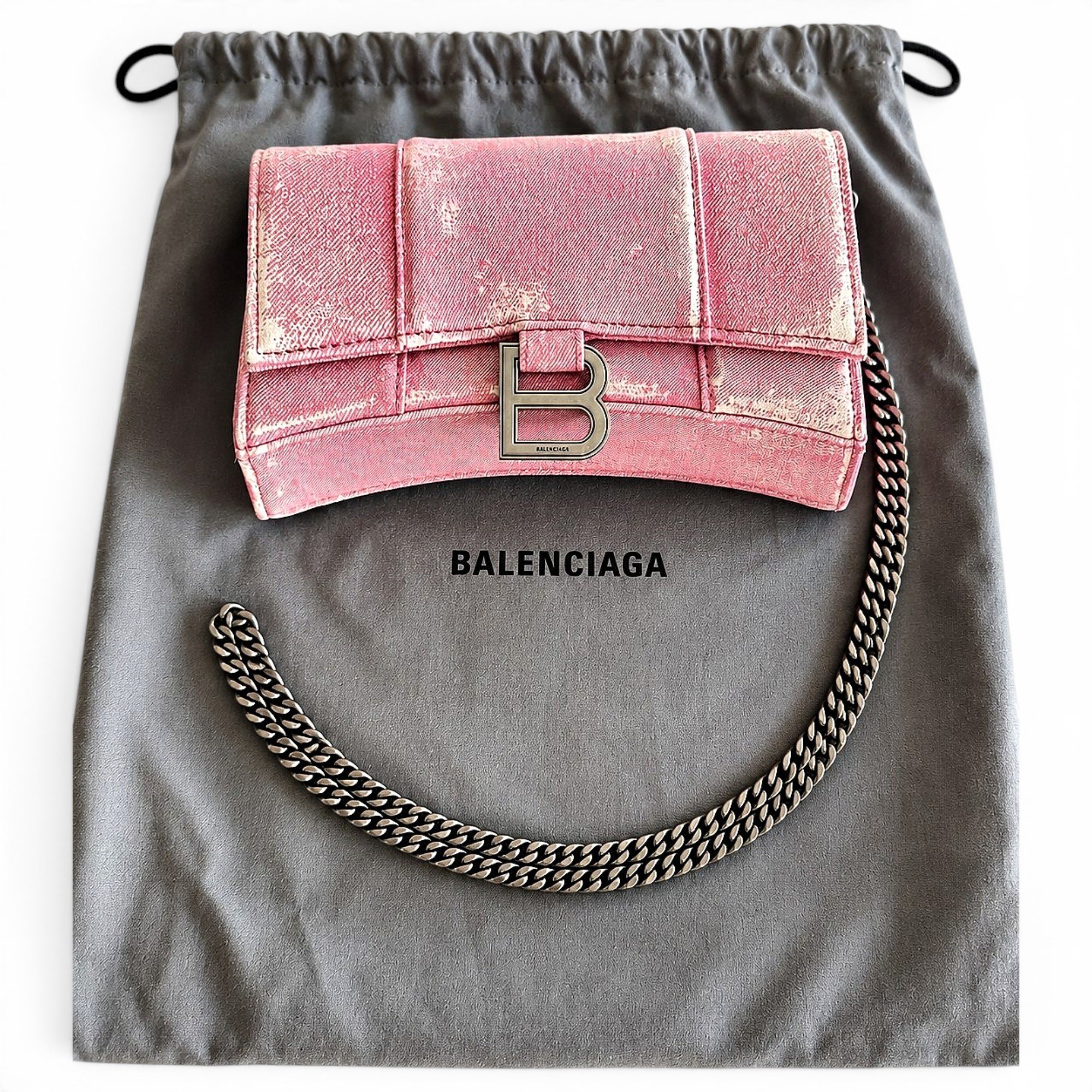 Hourglass handbag