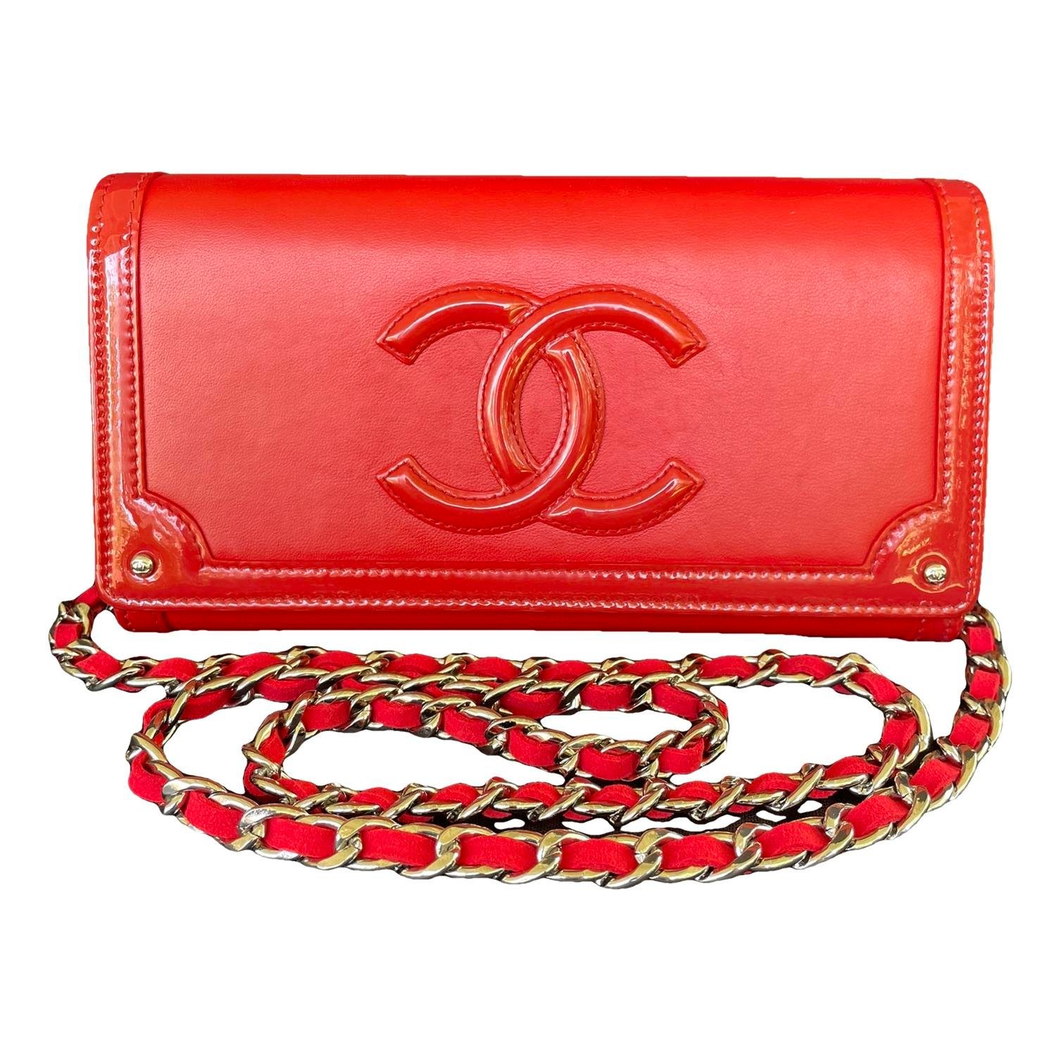 Wallet On Chain leather crossbody bag