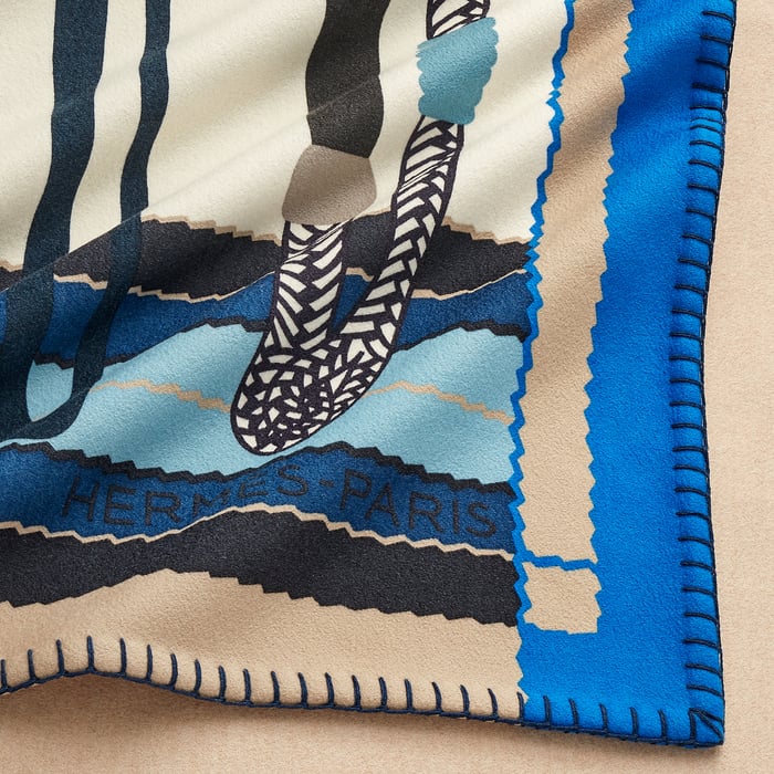 Marine Fouets Et Tartan Blanket