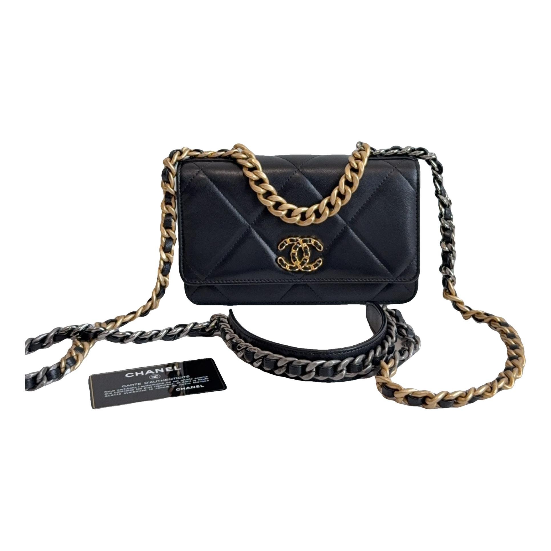 Wallet On Chain Chanel 19 leather handbag