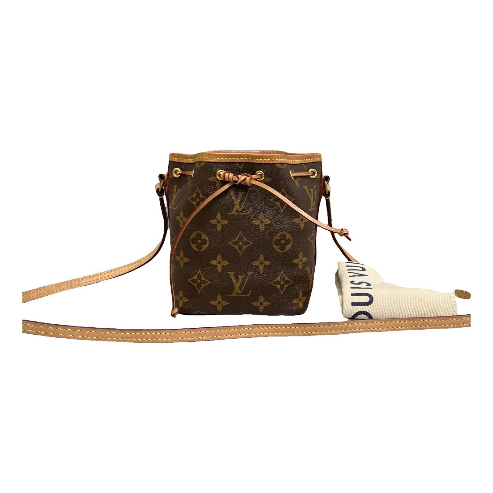 Nano Noé leather handbag