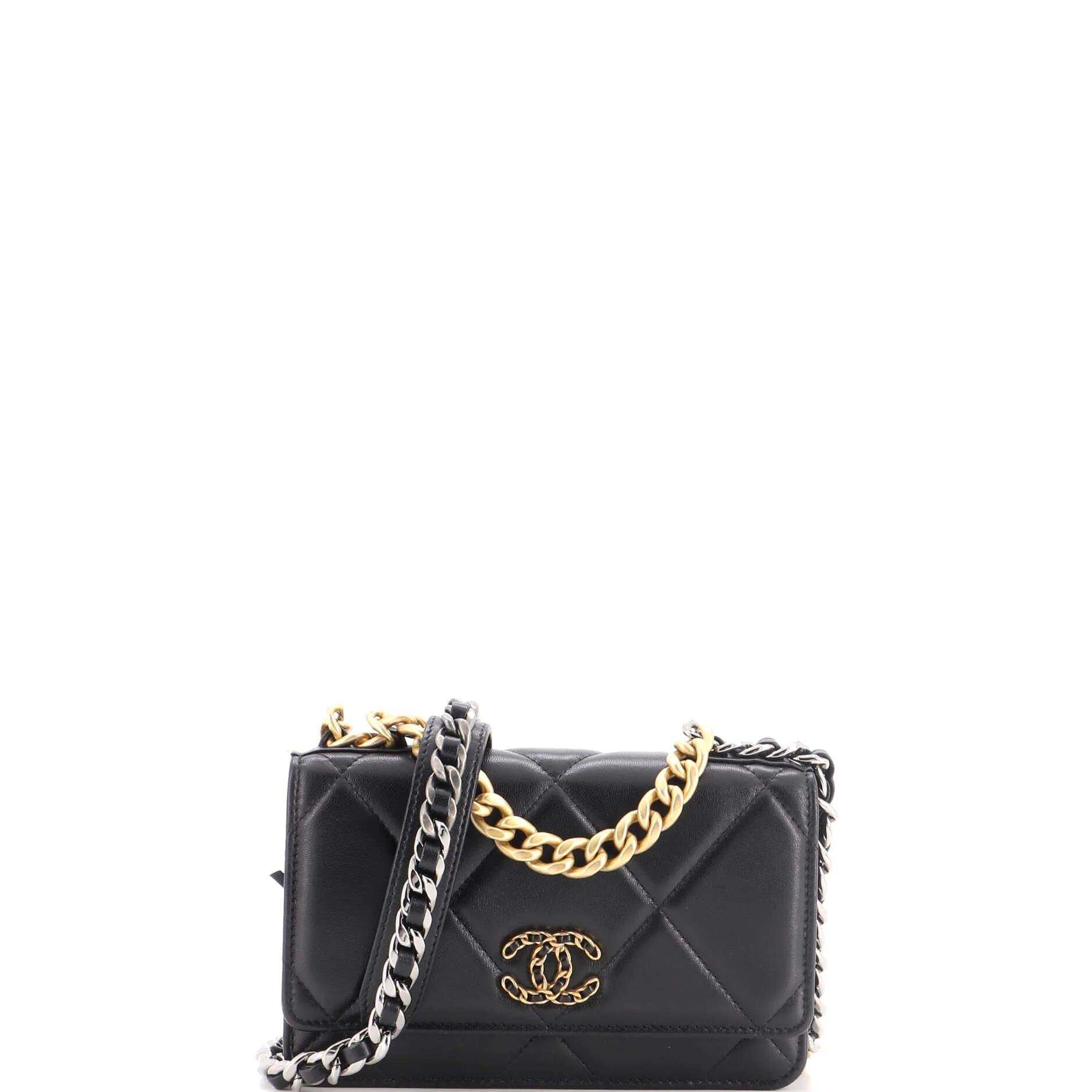 Wallet On Chain Chanel 19 leather crossbody bag