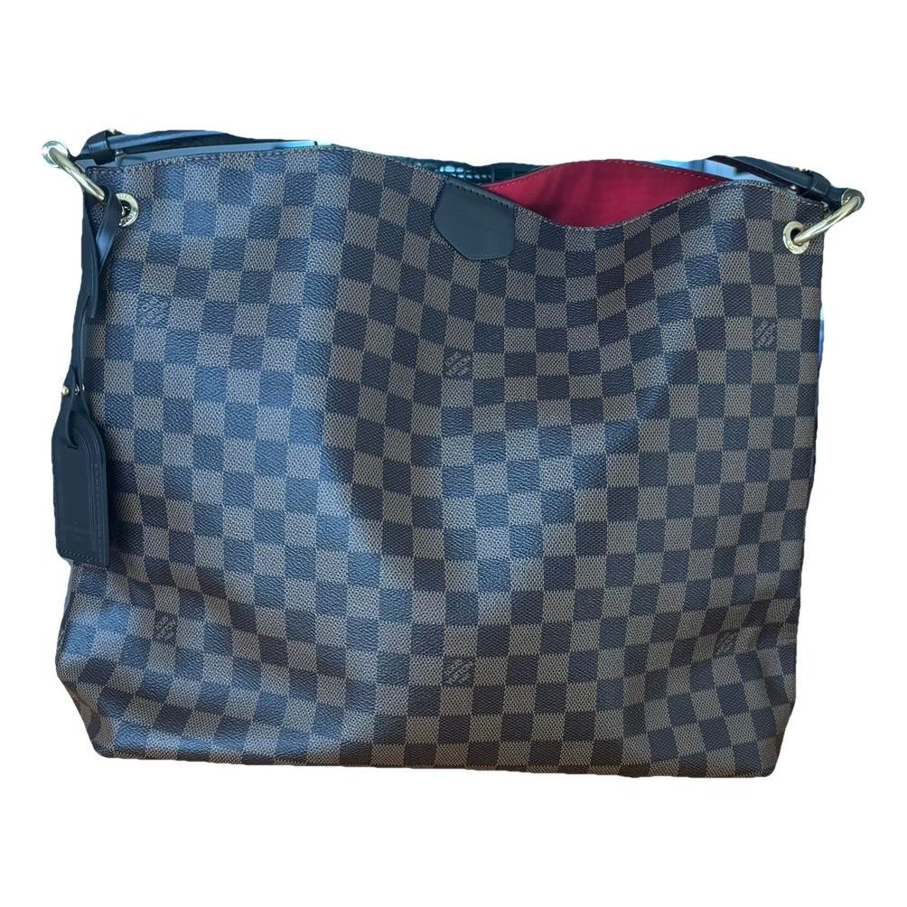 Graceful leather handbag