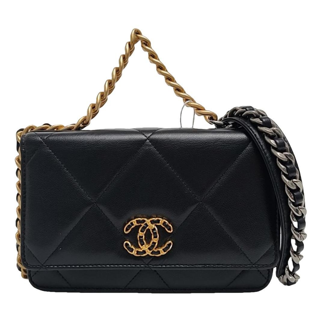 Chanel 19 leather handbag