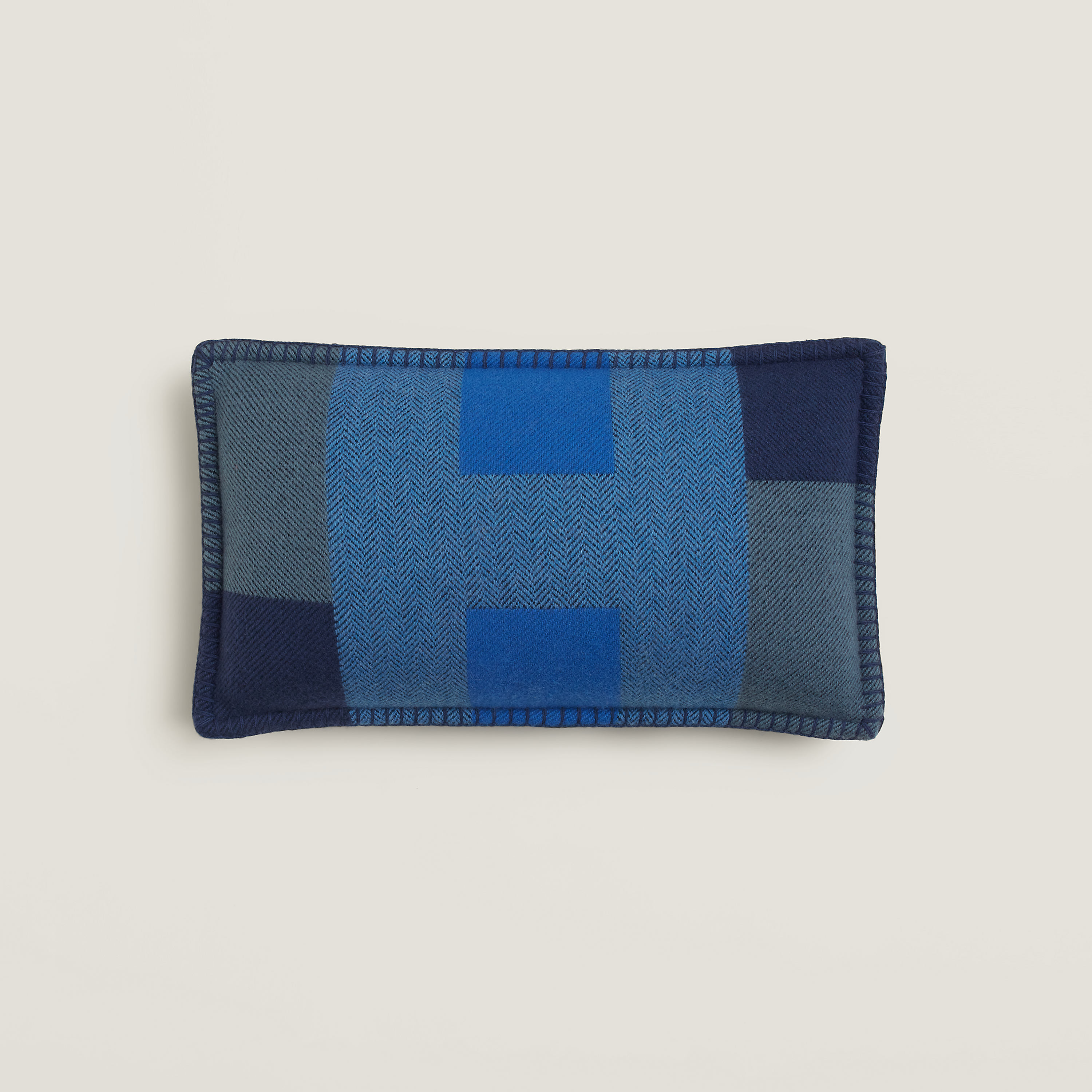 H Horizon pillow, small model