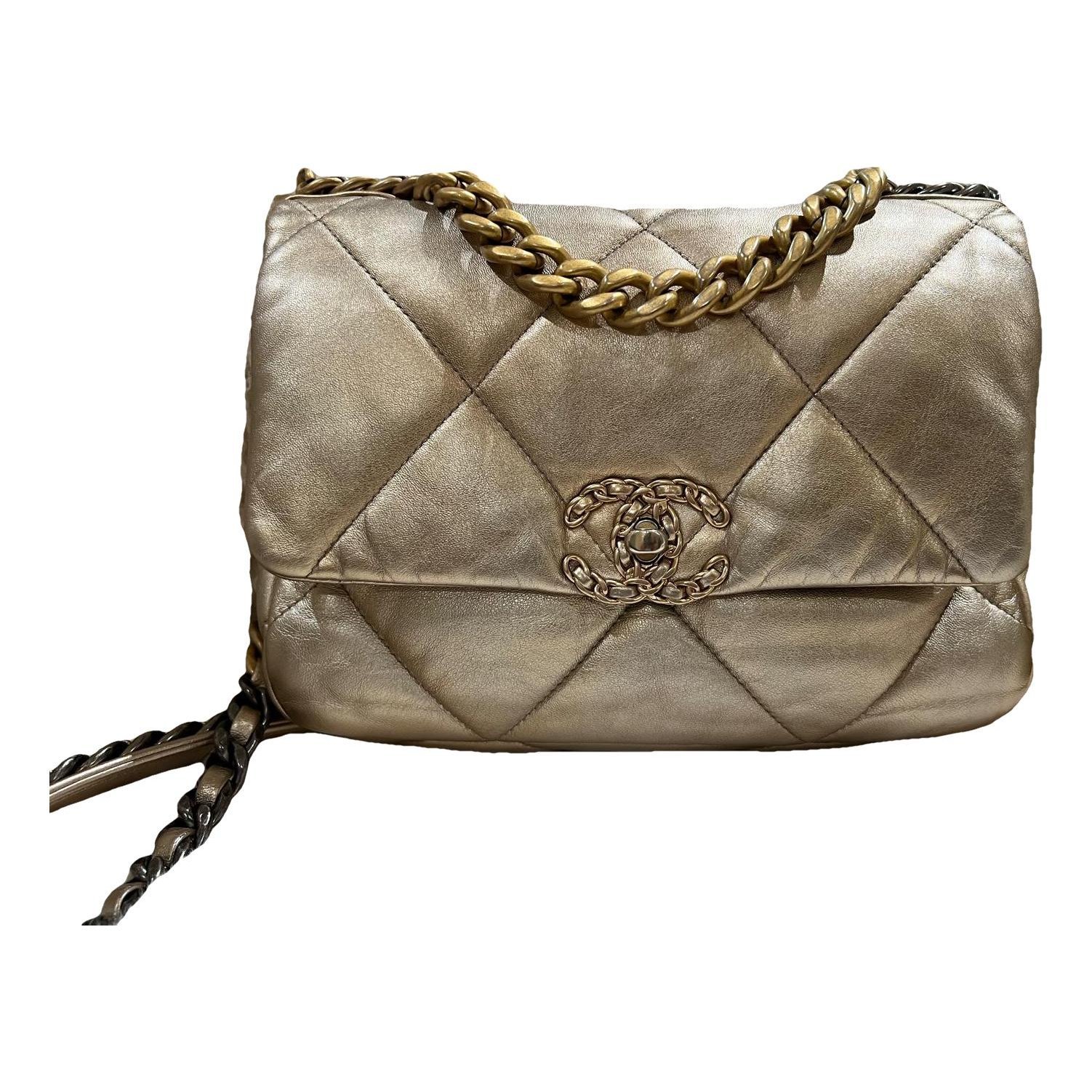 Chanel 19 leather handbag