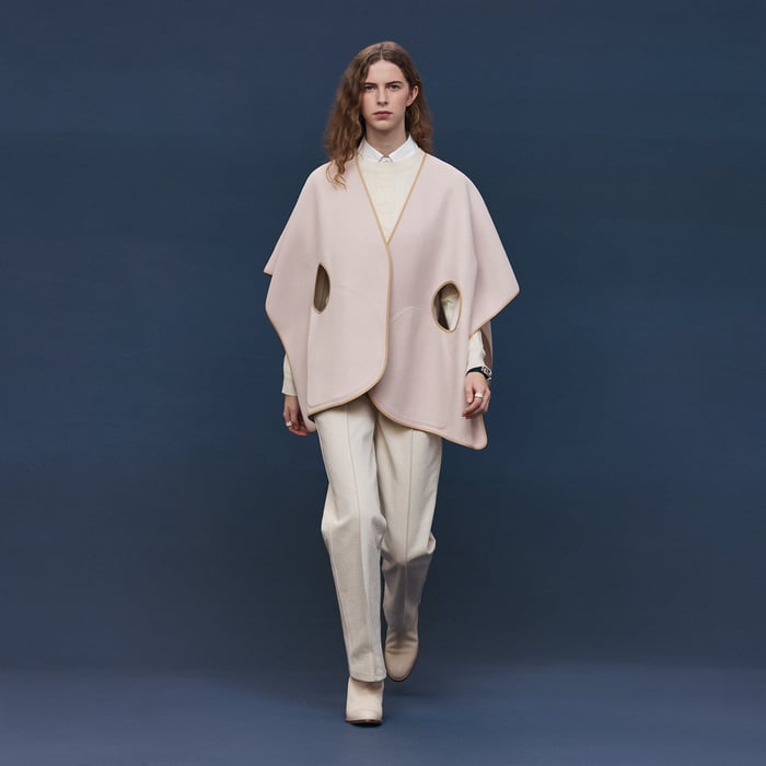 Beige Naturel Cashmere Cape With Belt and Leather Detail