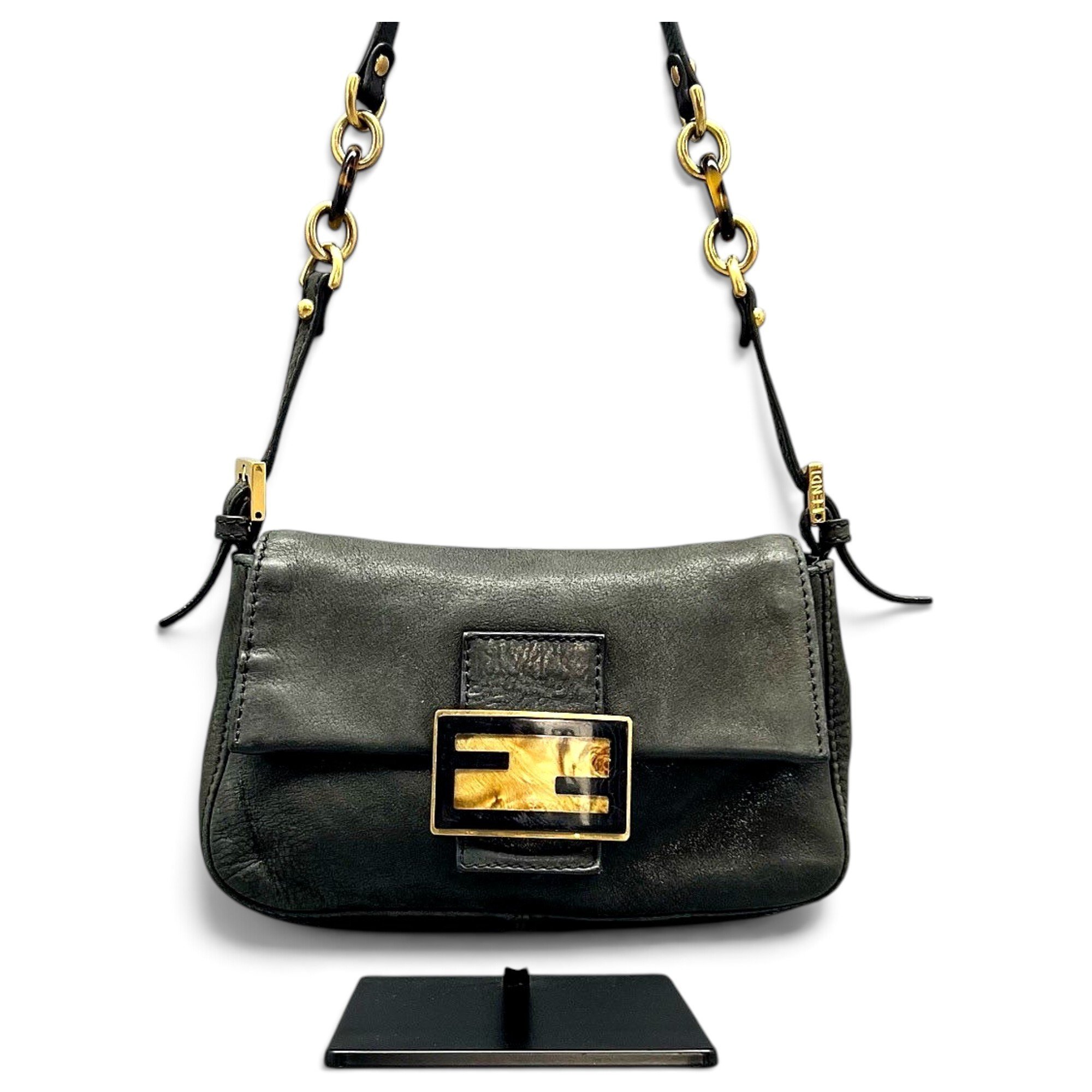Baguette leather handbag
