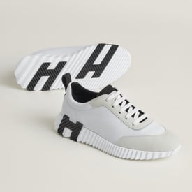 Sneakers Bouncing