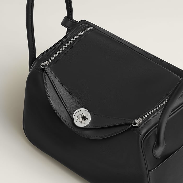 Noir Lindy 26 Bag