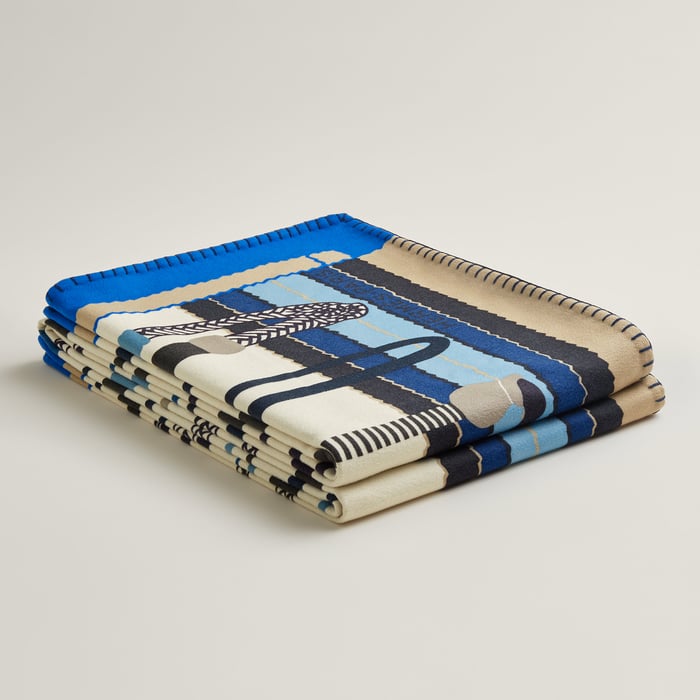 Marine Fouets Et Tartan Blanket