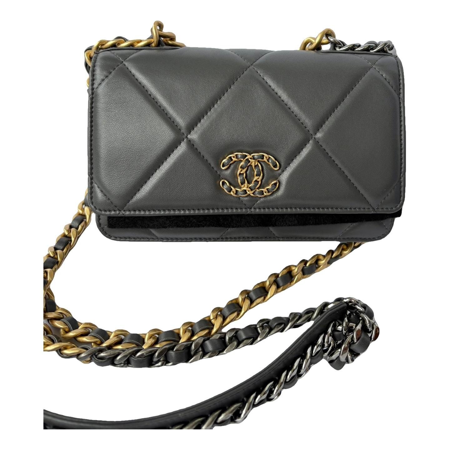 Chanel 19 leather handbag