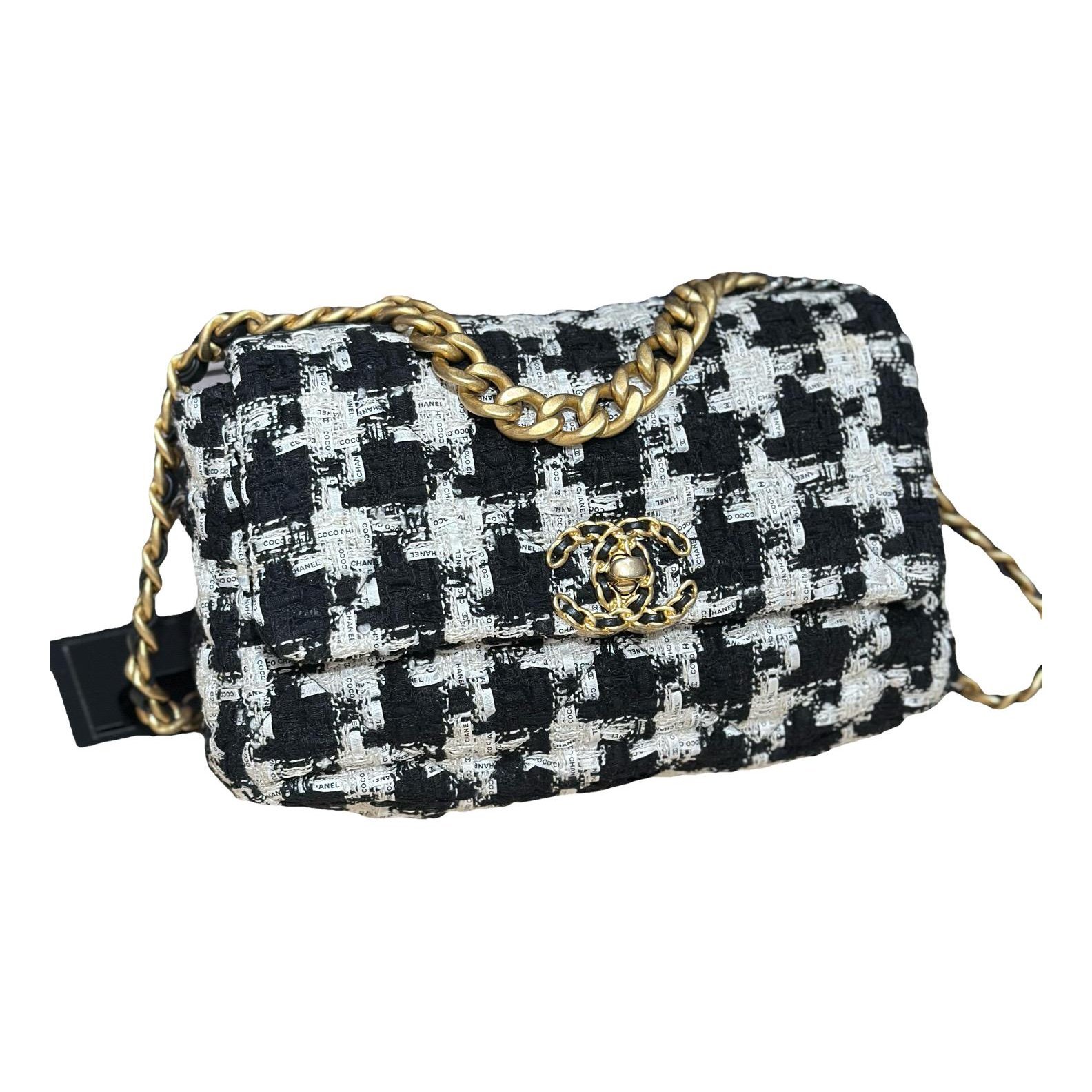 Chanel 19 leather handbag